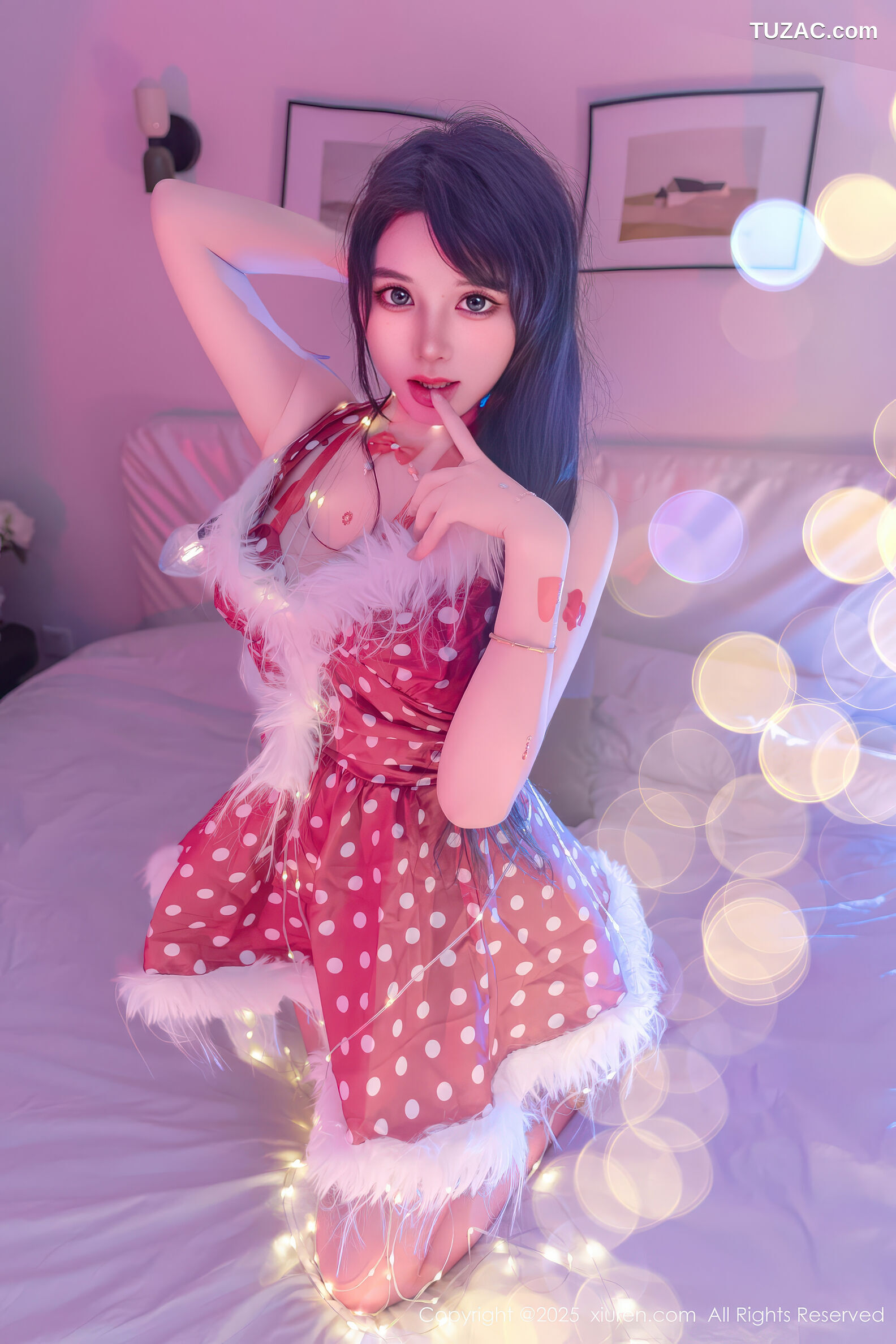 XiuRen秀人网-11154-汐汐爱吃草莓-红色情趣内衣美厨娘-2025.12.25