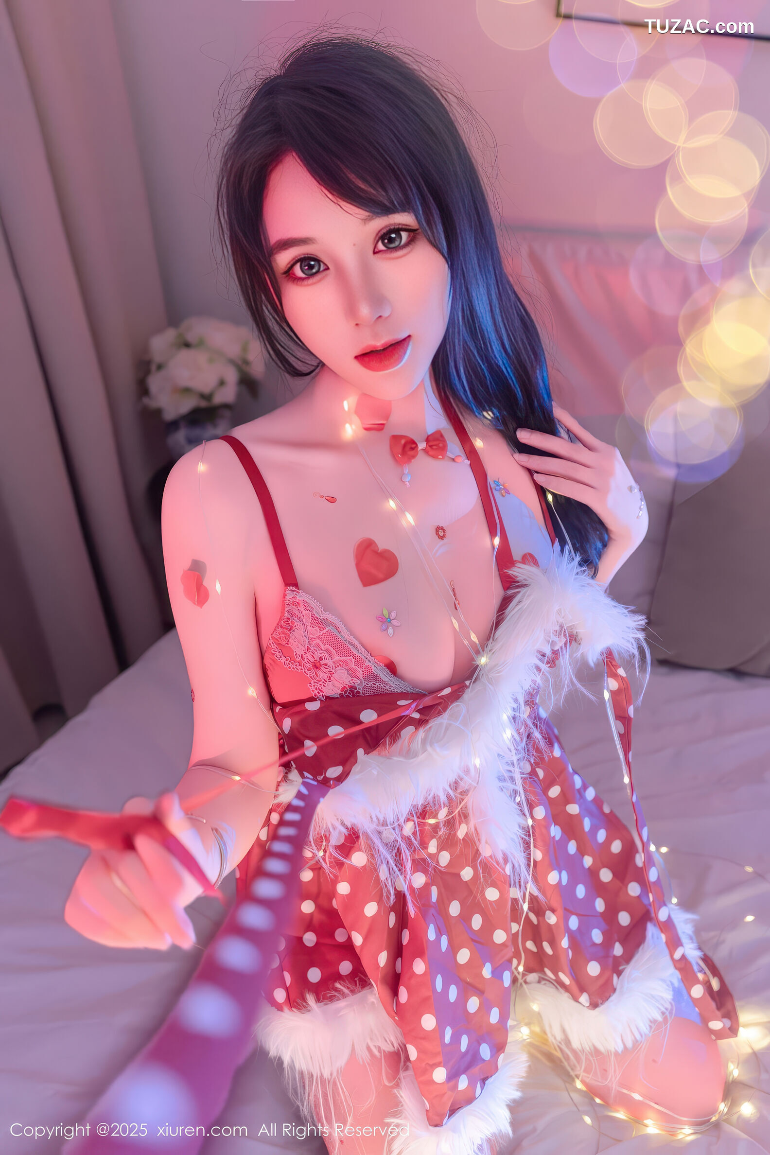 XiuRen秀人网-11154-汐汐爱吃草莓-红色情趣内衣美厨娘-2025.12.25