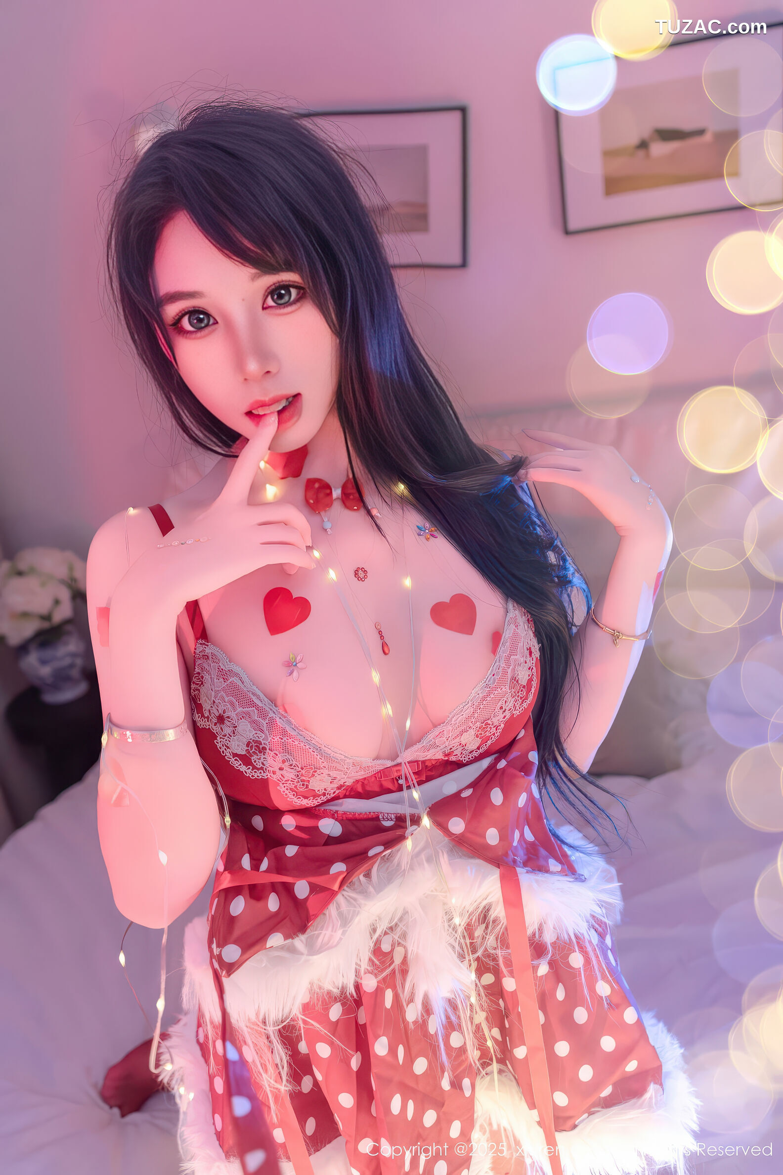 XiuRen秀人网-11154-汐汐爱吃草莓-红色情趣内衣美厨娘-2025.12.25