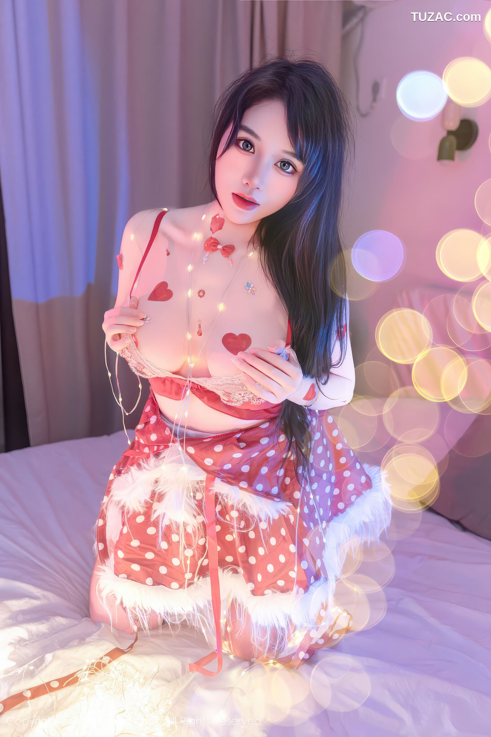 XiuRen秀人网-11154-汐汐爱吃草莓-红色情趣内衣美厨娘-2025.12.25