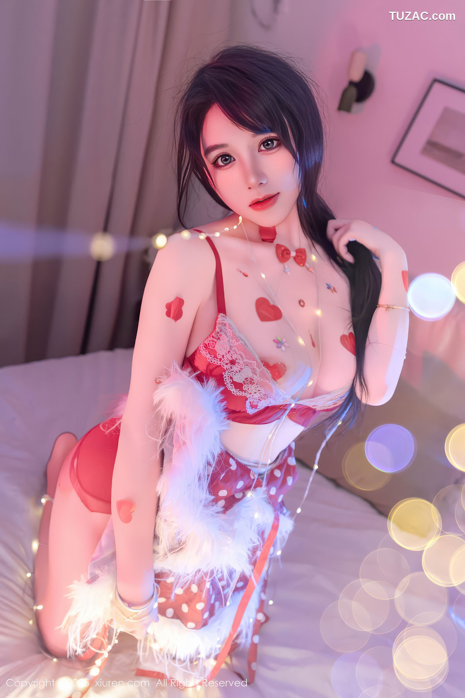 XiuRen秀人网-11154-汐汐爱吃草莓-红色情趣内衣美厨娘-2025.12.25