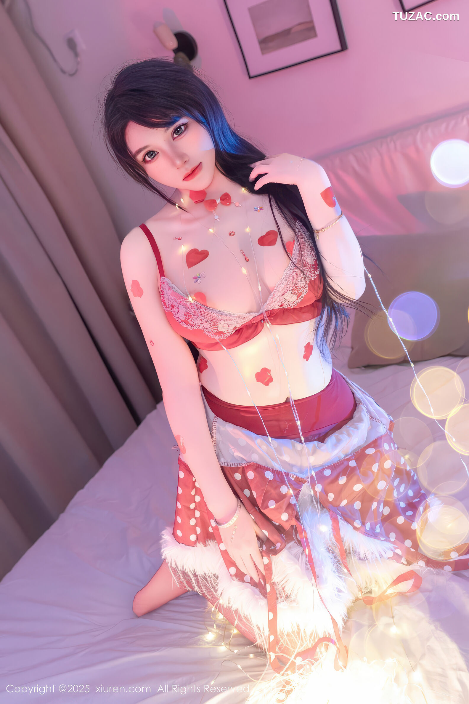 XiuRen秀人网-11154-汐汐爱吃草莓-红色情趣内衣美厨娘-2025.12.25