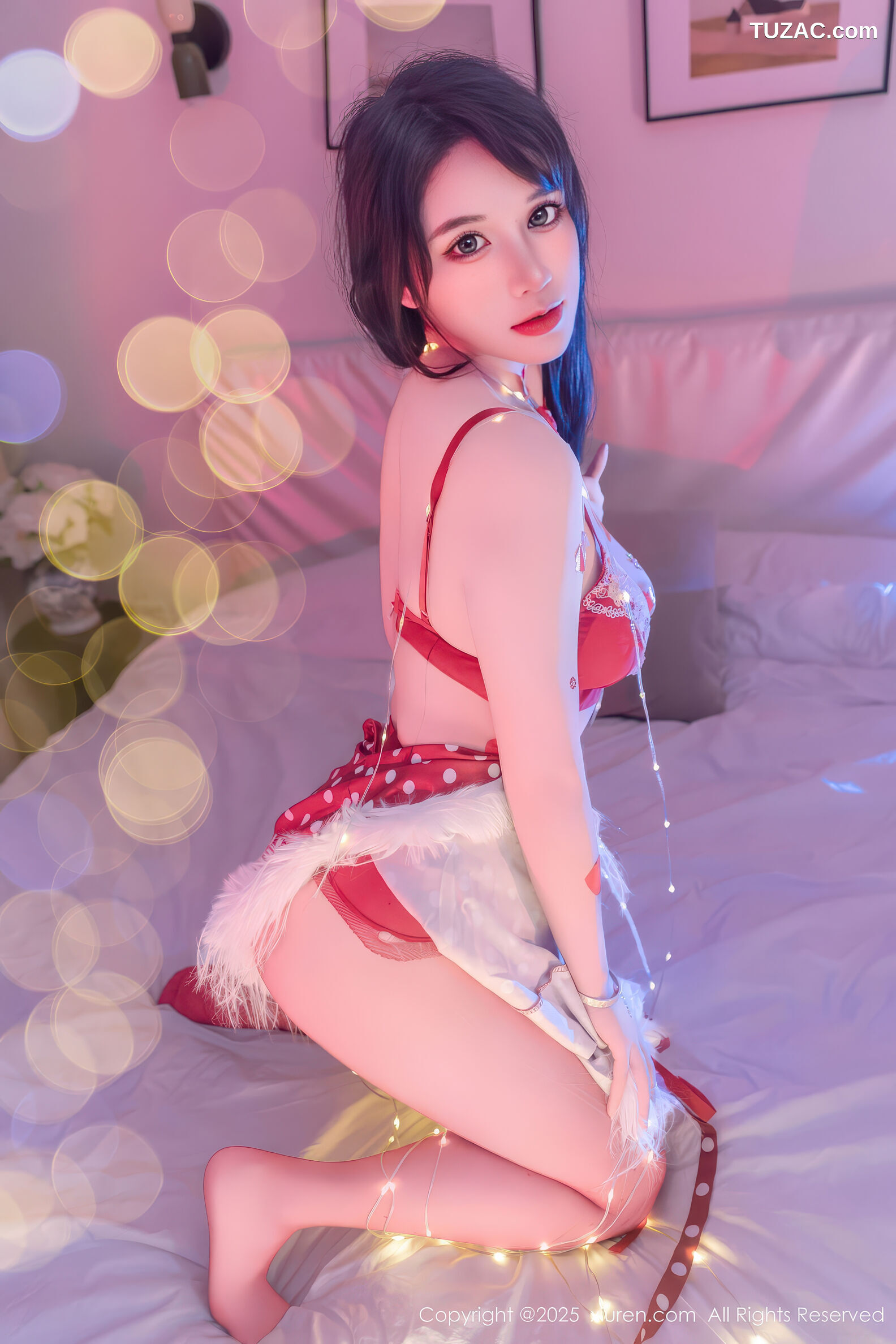 XiuRen秀人网-11154-汐汐爱吃草莓-红色情趣内衣美厨娘-2025.12.25