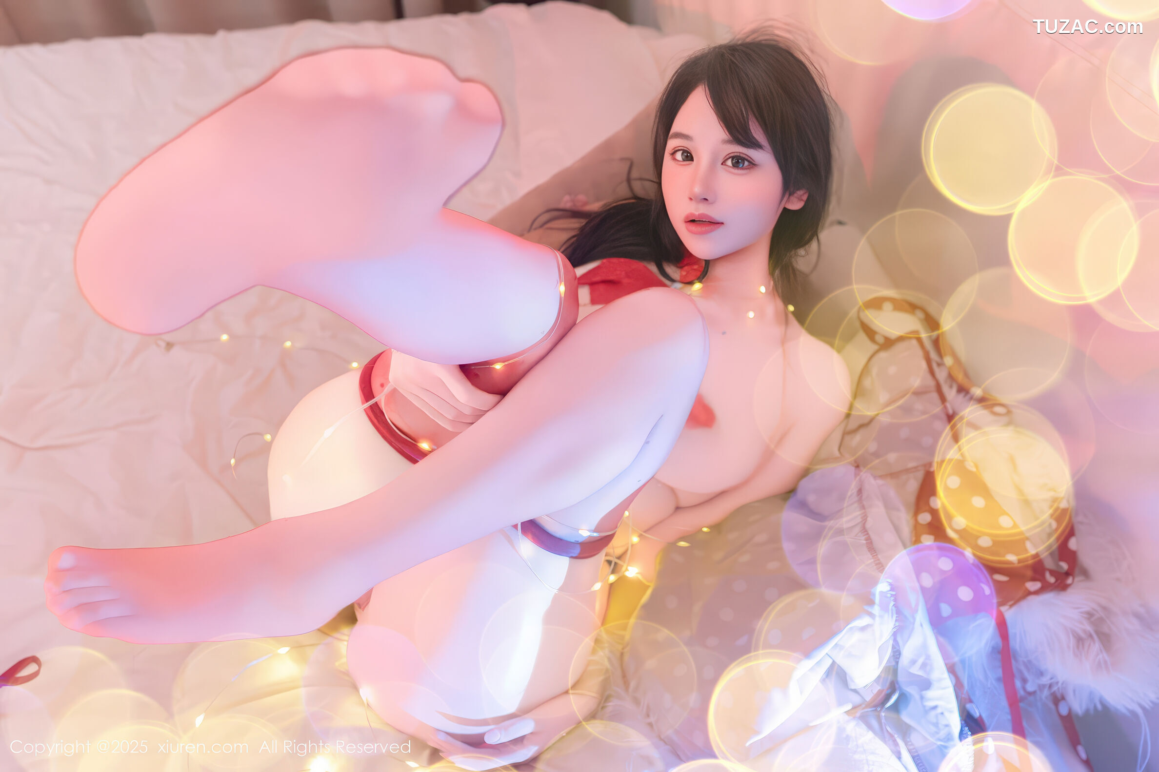 XiuRen秀人网-11154-汐汐爱吃草莓-红色情趣内衣美厨娘-2025.12.25
