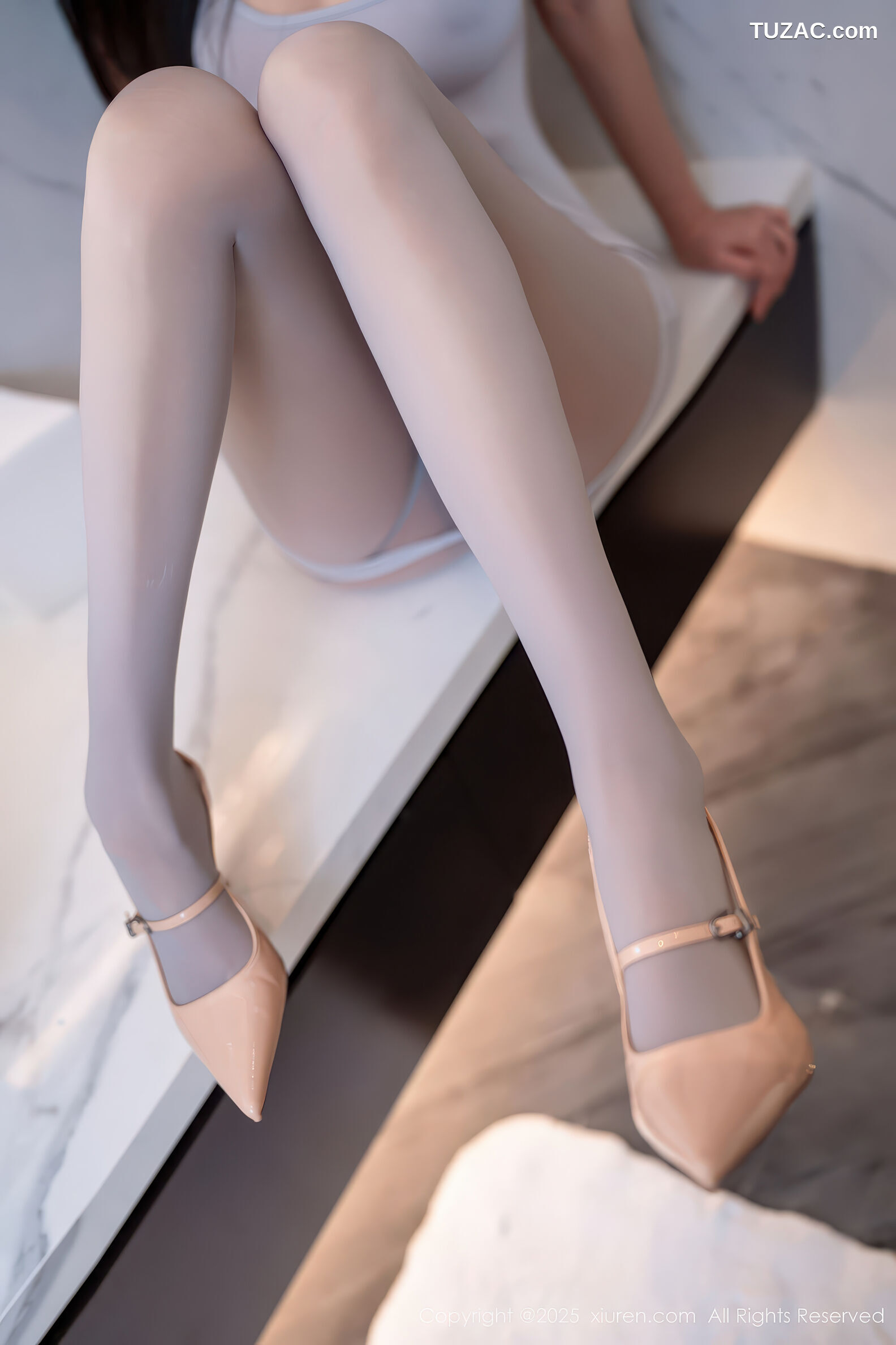 XiuRen秀人网-11174-shelly诗莉-浅灰色连衣短裙灰丝-2025.12.30