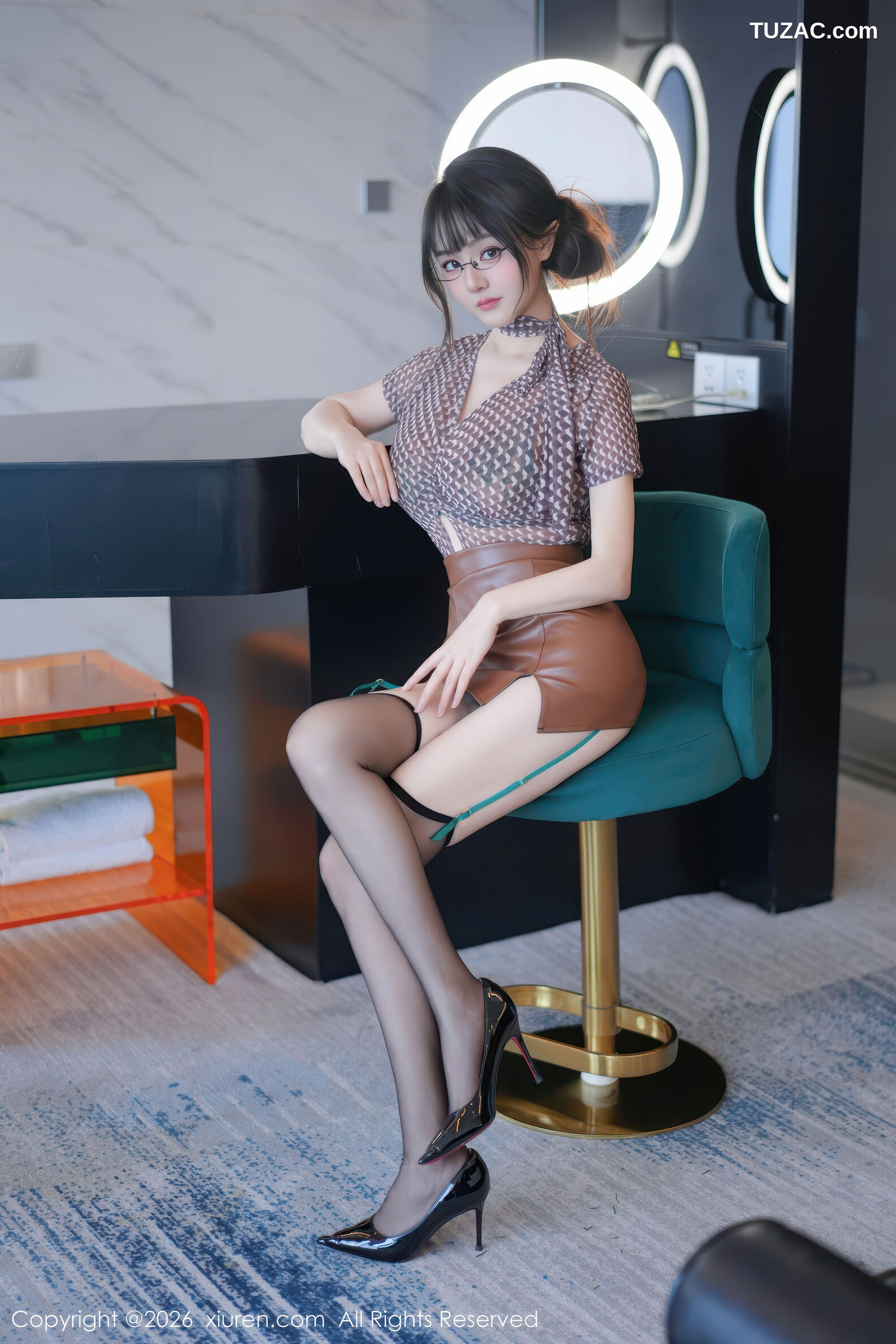 XiuRen秀人网-11268-沈南汐RuRu-浅红格子衬衫棕色皮短裙绿色内衣-2026.01.23