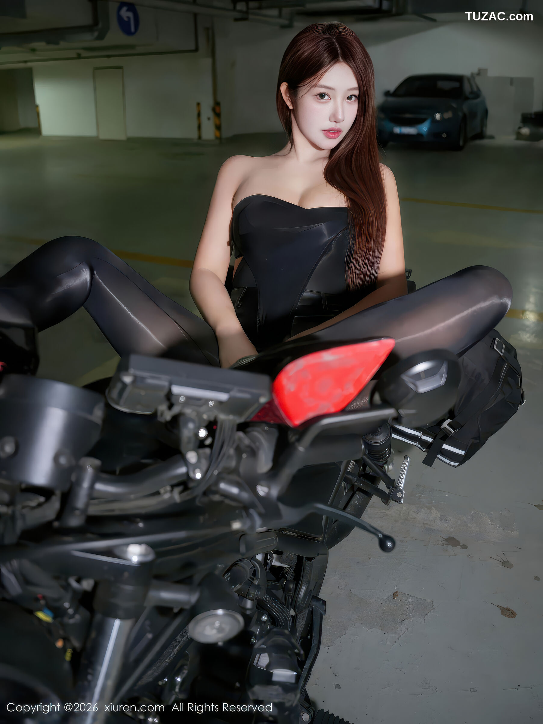 XiuRen秀人网-11303-金允希Yuki-机车美女黑色抹胸黑皮裙黑丝-2026.01.30