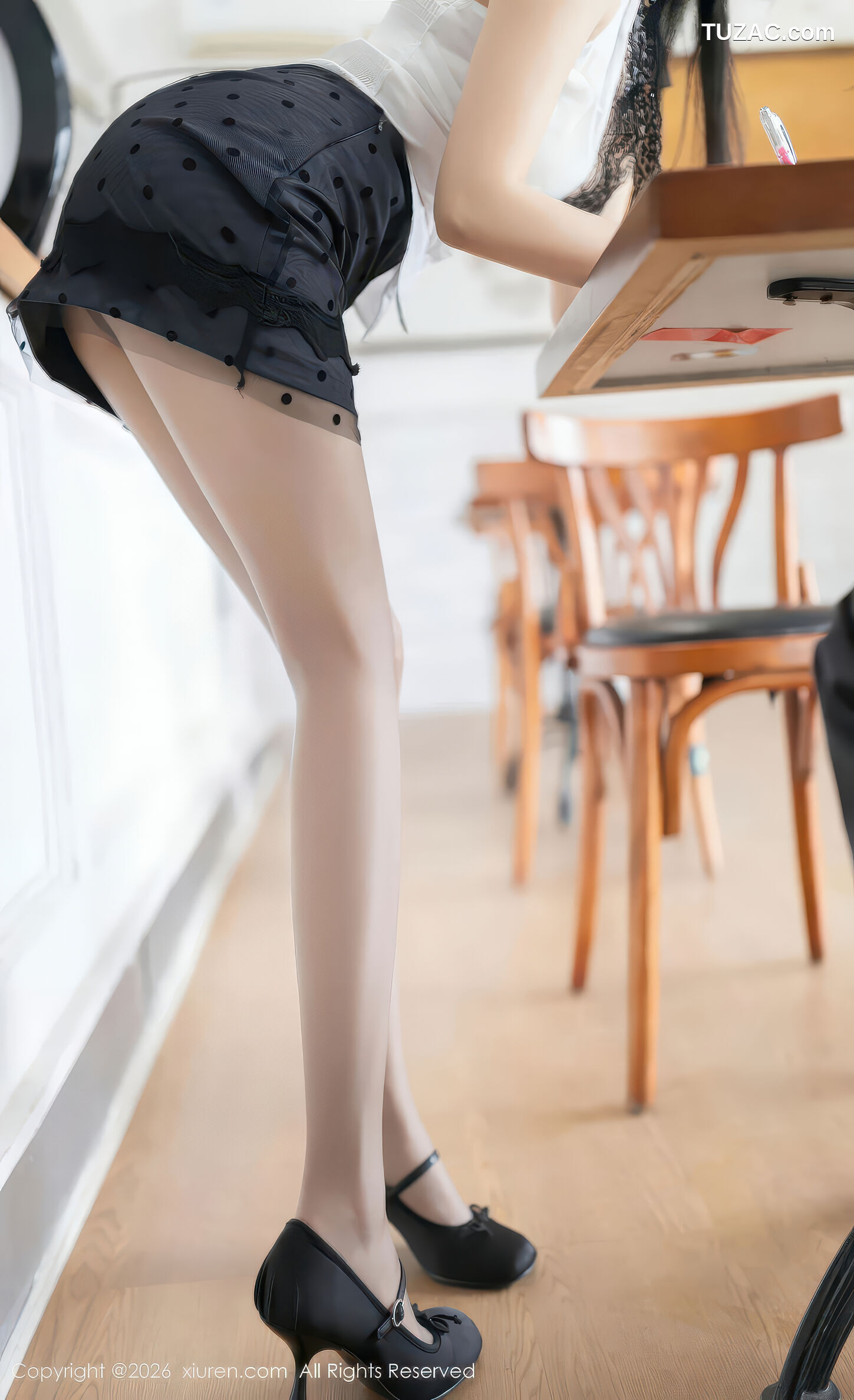 XiuRen秀人网-11304-鱼子酱Fish-咖啡馆美女白衬衫黑短裙-2026.01.30
