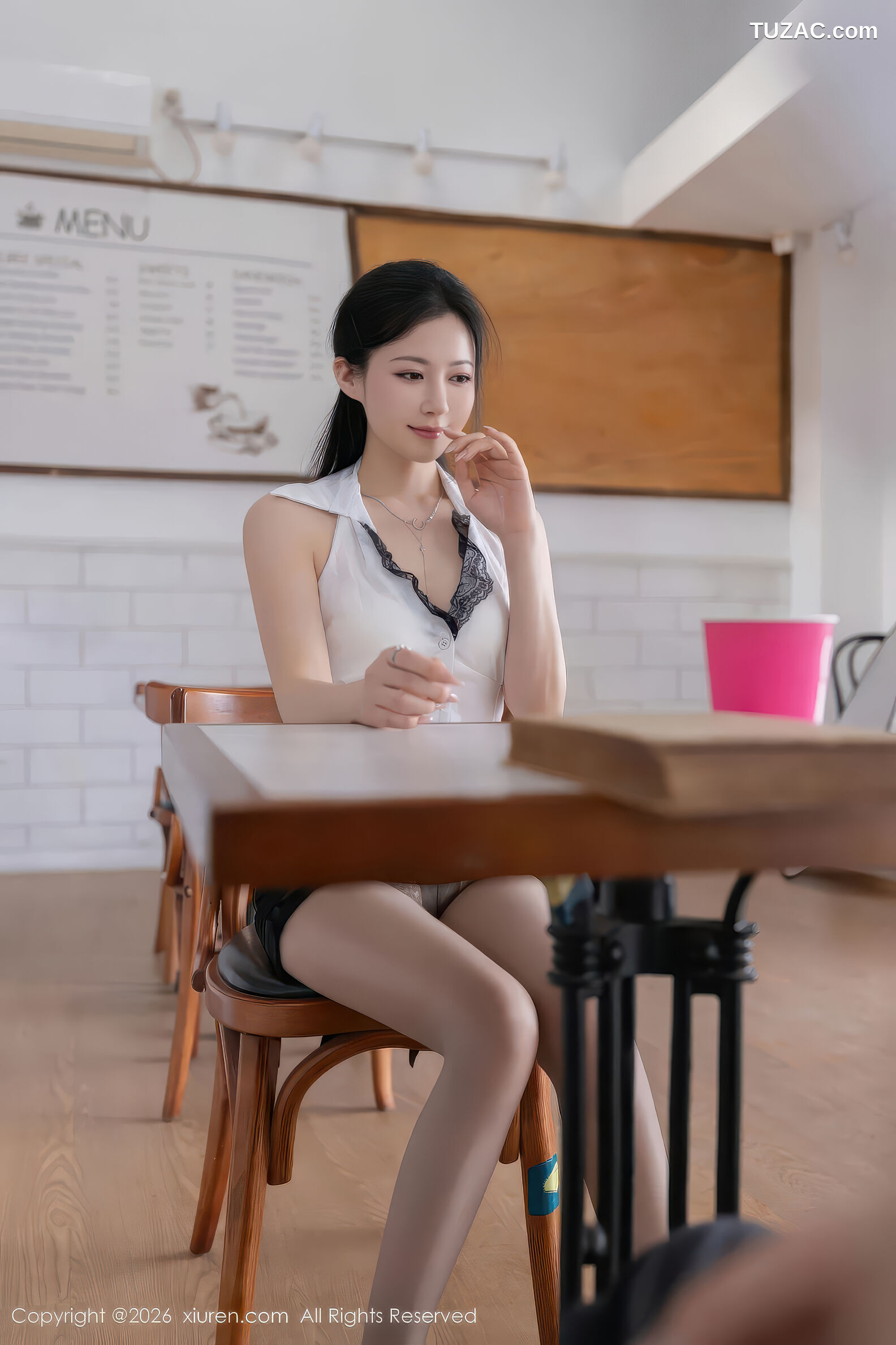 XiuRen秀人网-11304-鱼子酱Fish-咖啡馆美女白衬衫黑短裙-2026.01.30