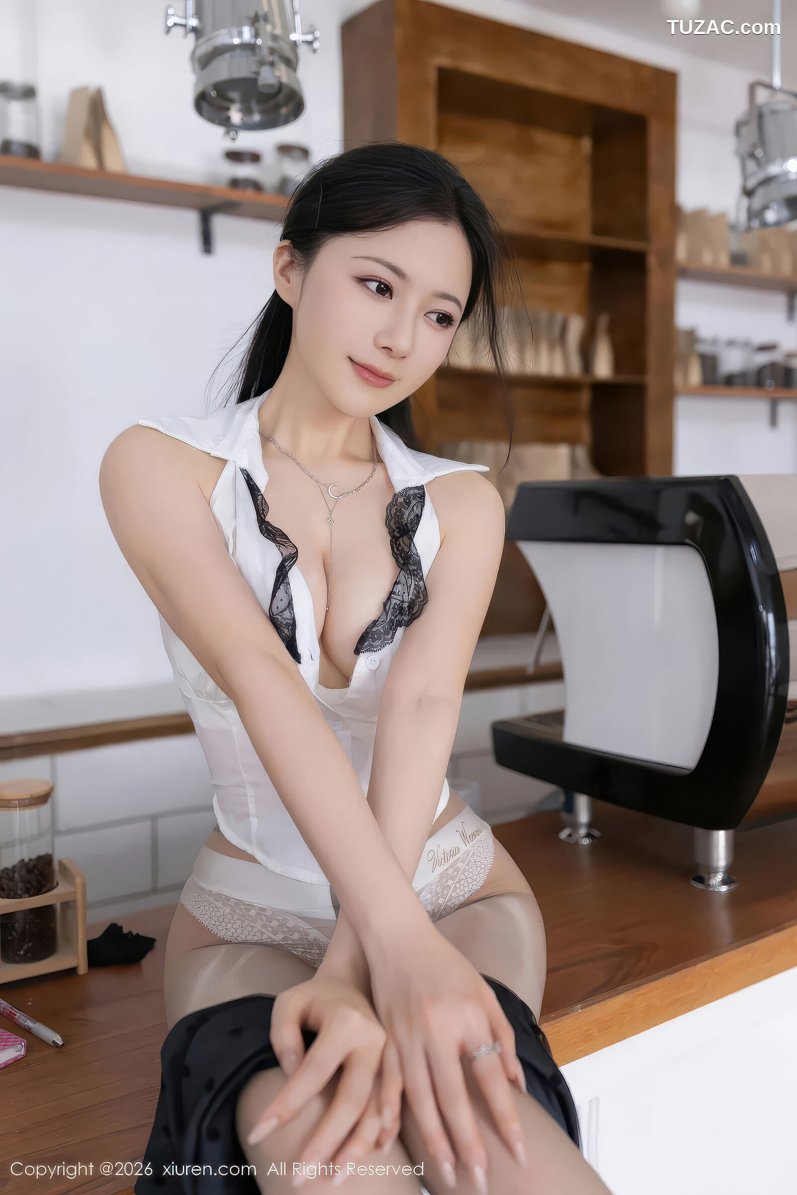 XiuRen秀人网-11304-鱼子酱Fish-咖啡馆美女白衬衫黑短裙-2026.01.30