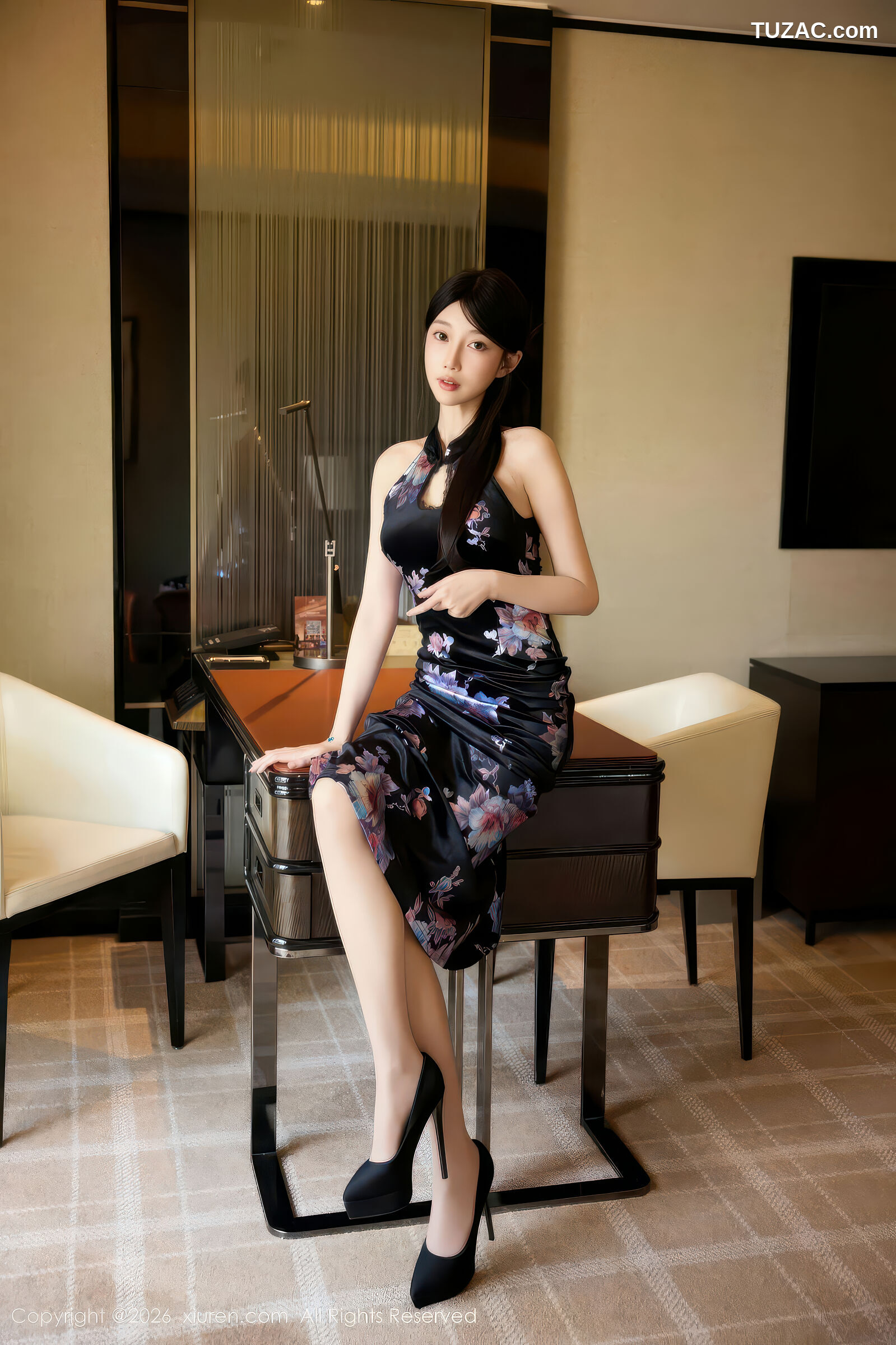 XiuRen秀人网-11308-玥儿玥er-黑色印花旗袍美腿-2026.02.02