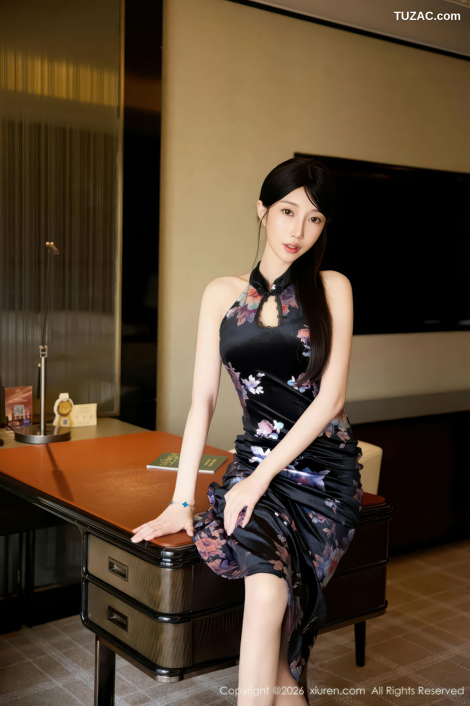 XiuRen秀人网-11308-玥儿玥er-黑色印花旗袍美腿-2026.02.02