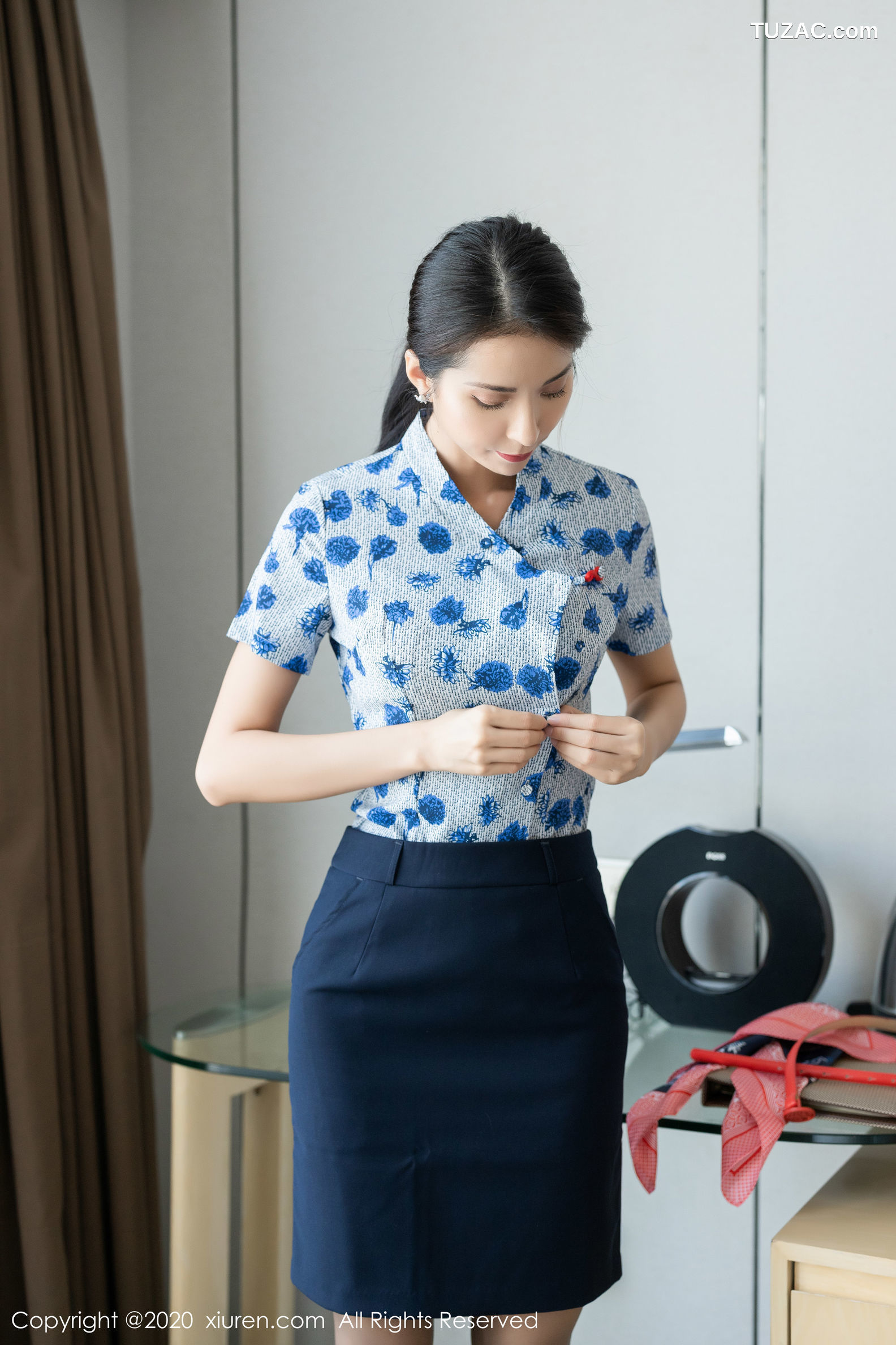 XiuRen秀人网-2018-Carry-《端雅的制服与丝袜》-2020.03.02
