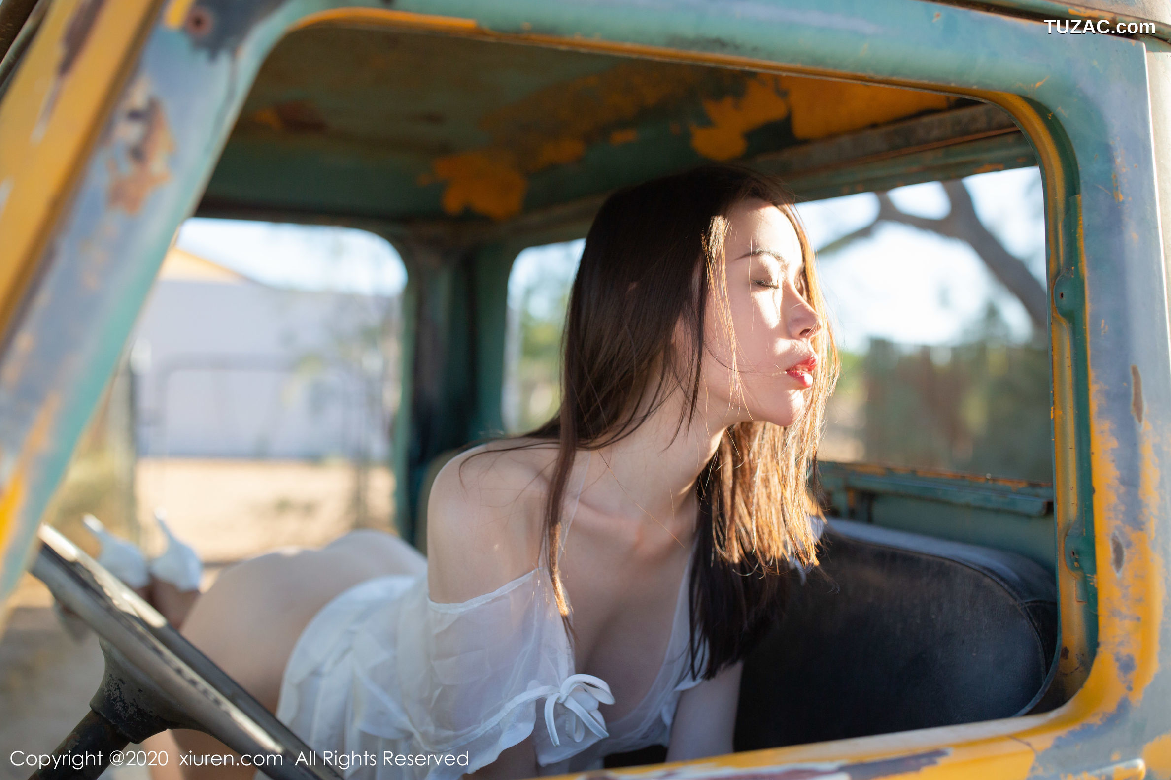 XiuRen秀人网-2028-梦心月-《美国酒吧女郎》-2020.03.04