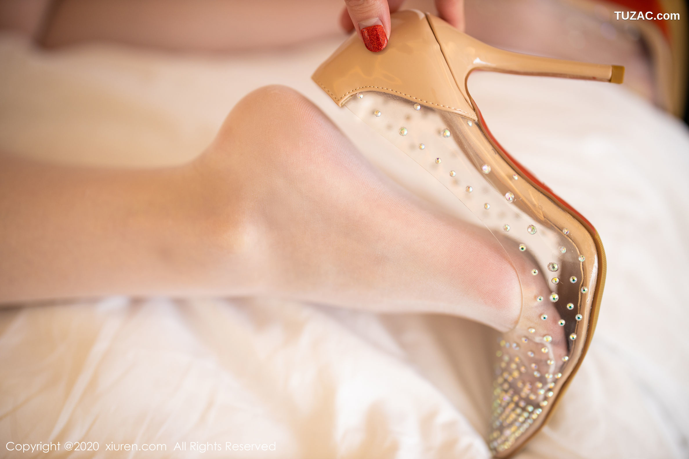 XiuRen秀人网-2040-梦心月-《镂空蕾丝内衣-高挑身材》-2020.03.09