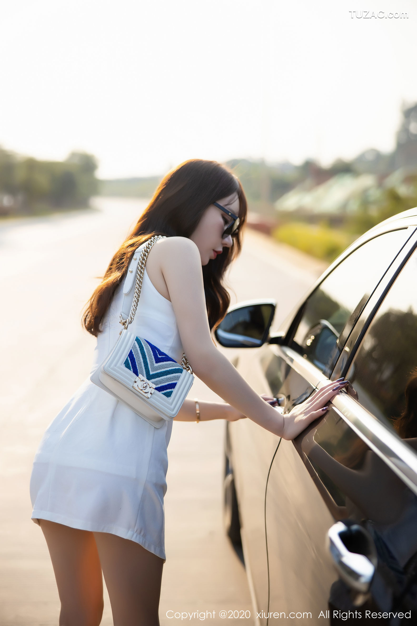 XiuRen秀人网-2046-周于希-《室外车拍第二部》-2020.03.10