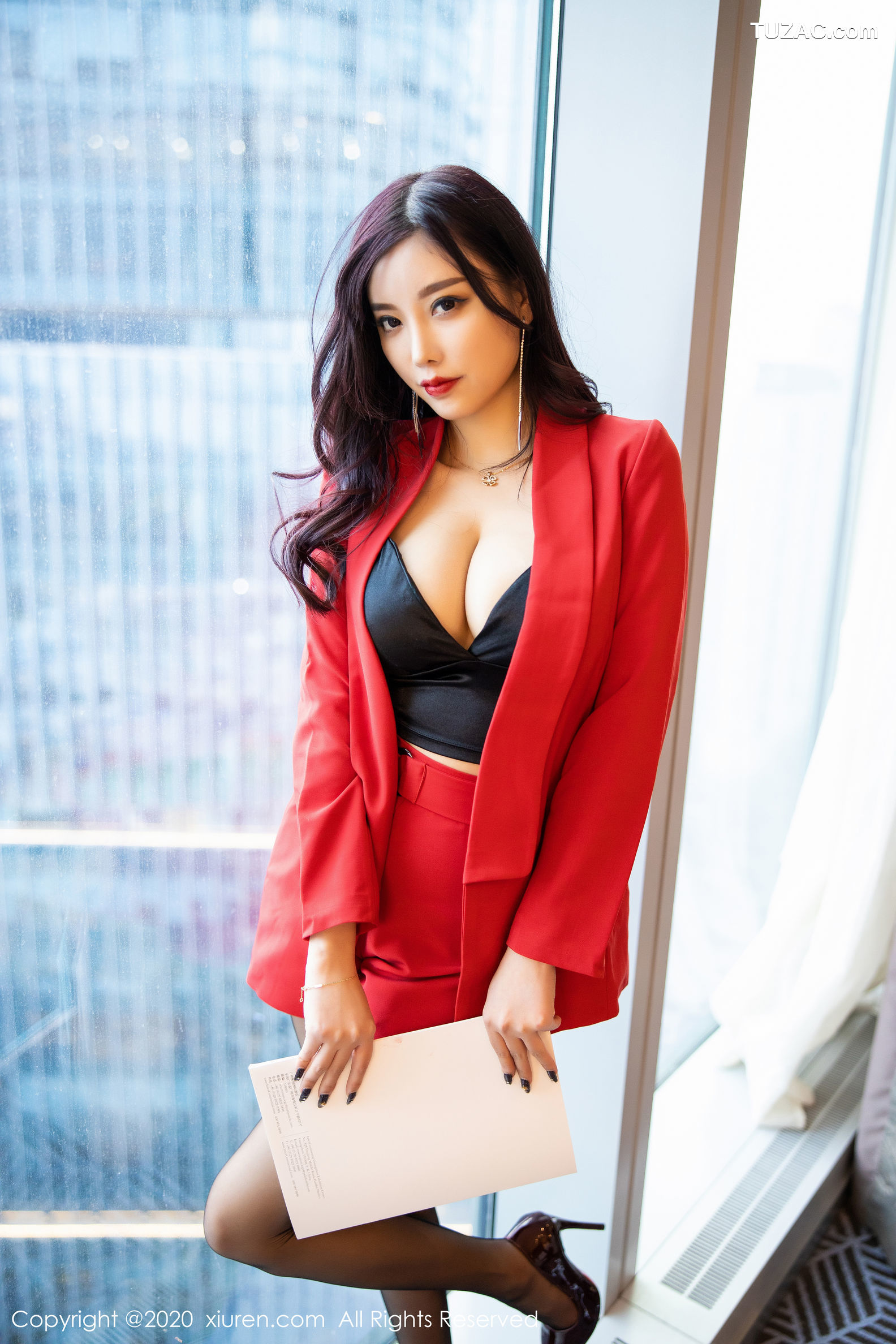 XiuRen秀人网-2069-杨晨晨-《诱人的红色女郎》-2020.03.17