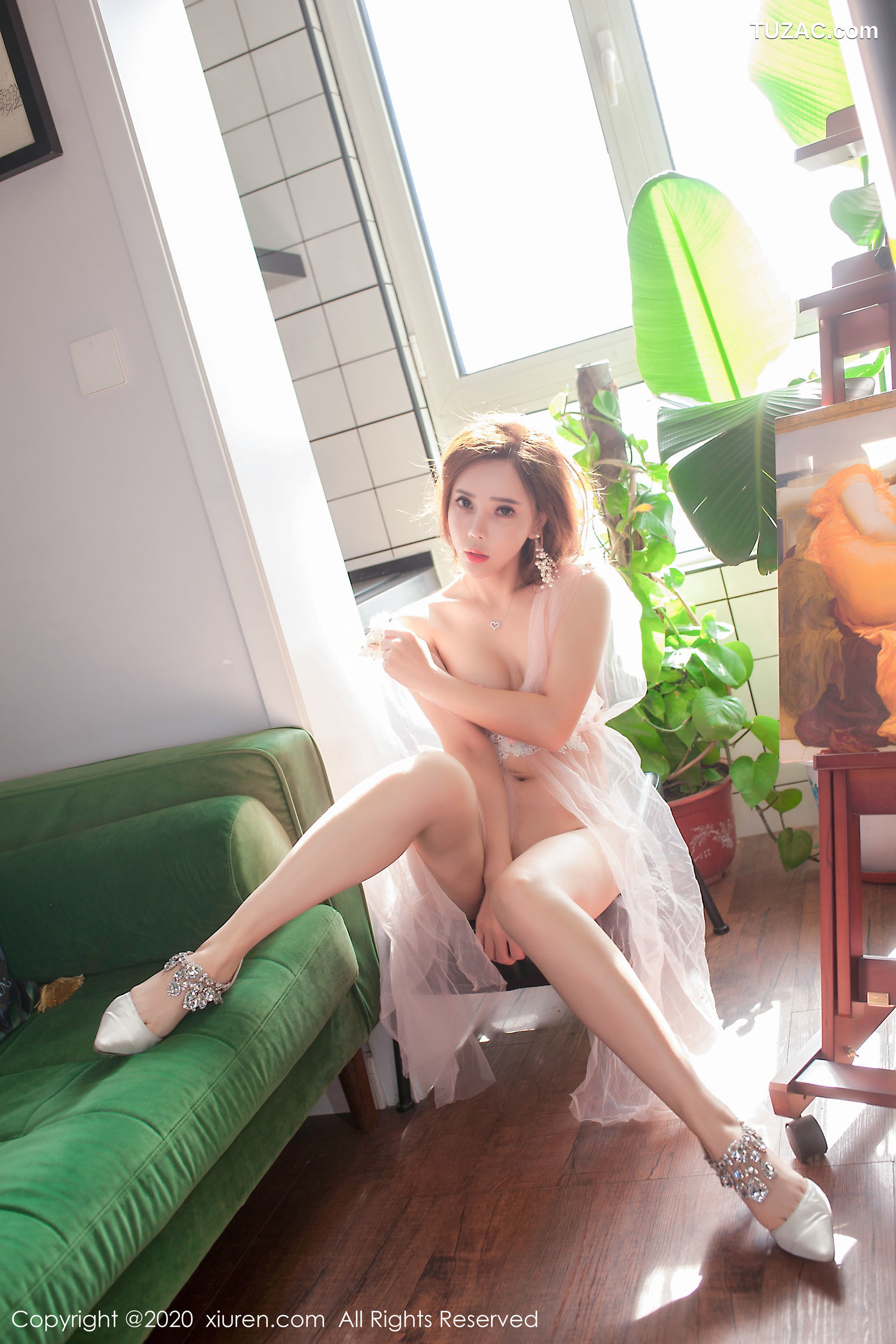 XiuRen秀人网-2101-艾小青-《粉红纱裙-透明JK服-透明开胸纱衣》-2020.03.26