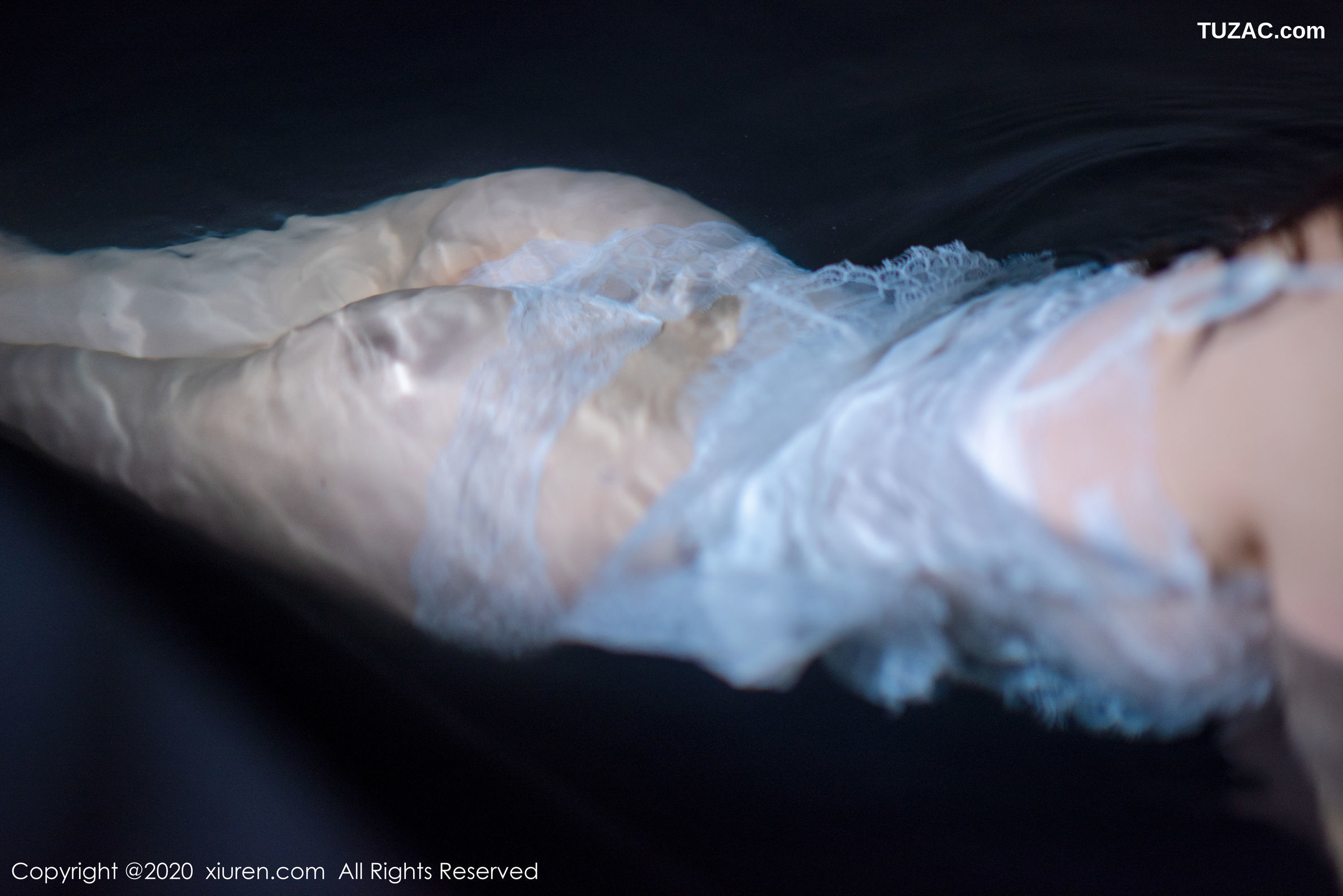 XiuRen秀人网-2116-沈梦瑶-《温泉尤物》-2020.03.31