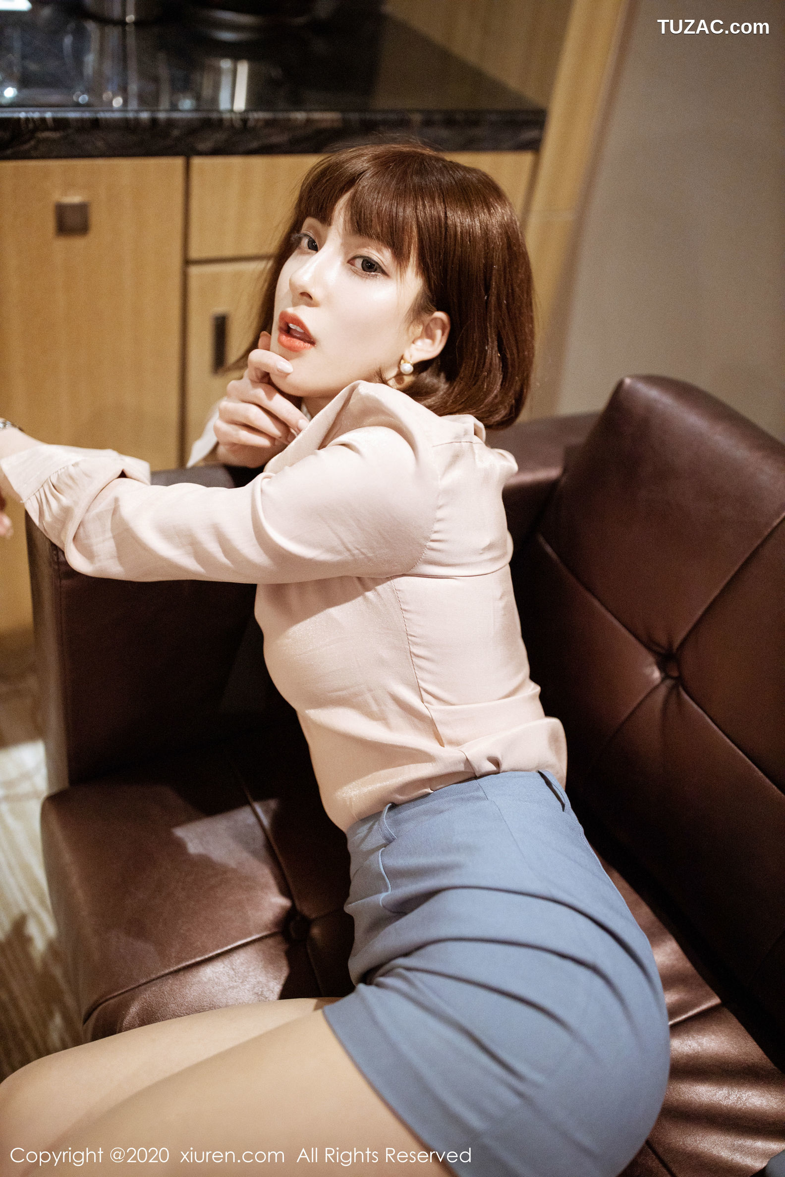 XiuRen秀人网-2130-林文文Yooki-《西装秘书OL主题系列》-2020.04.03