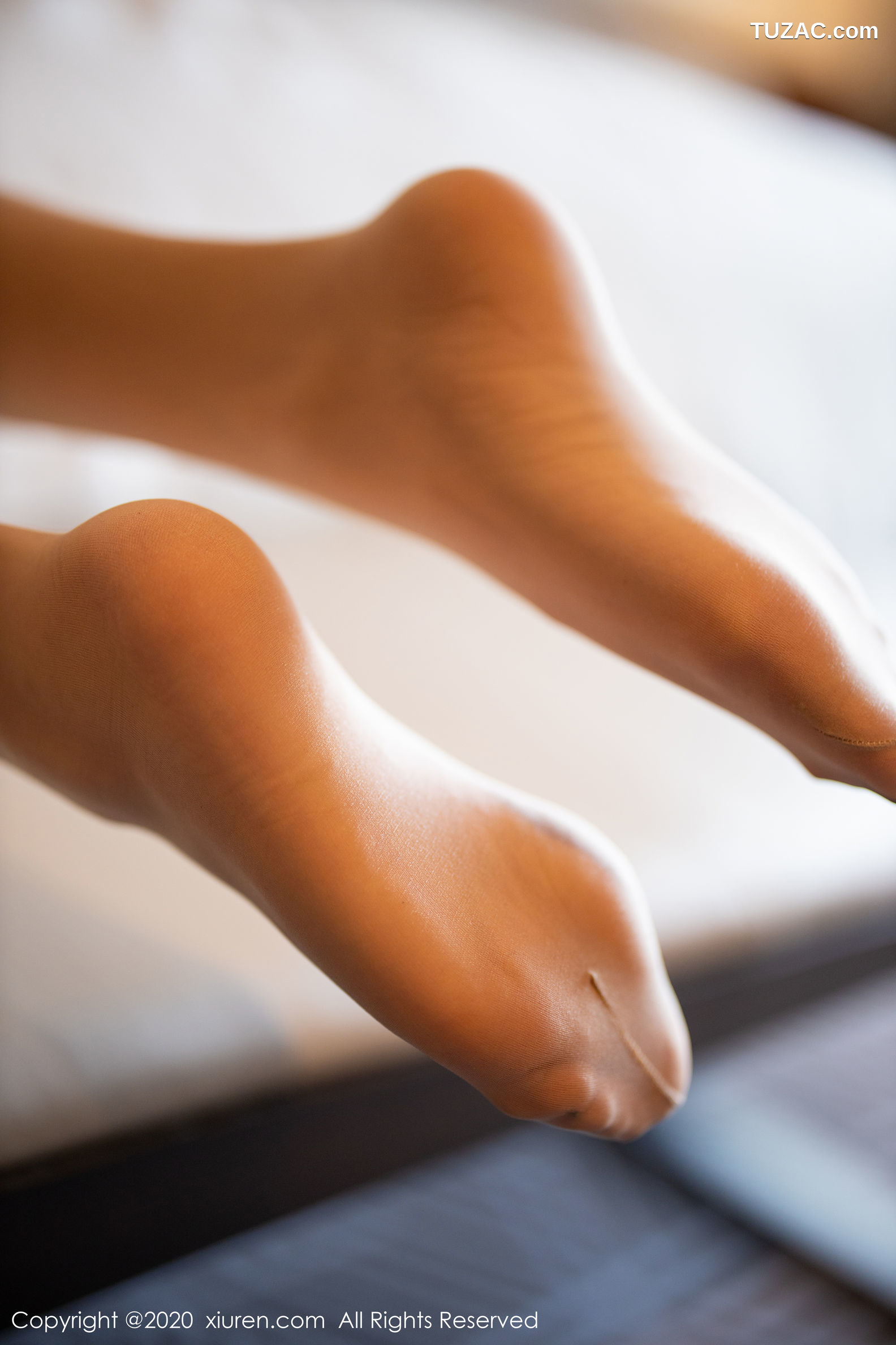 XiuRen秀人网-2137-杨晨晨-《黑色内衣与朦胧丝袜》-2020.04.08