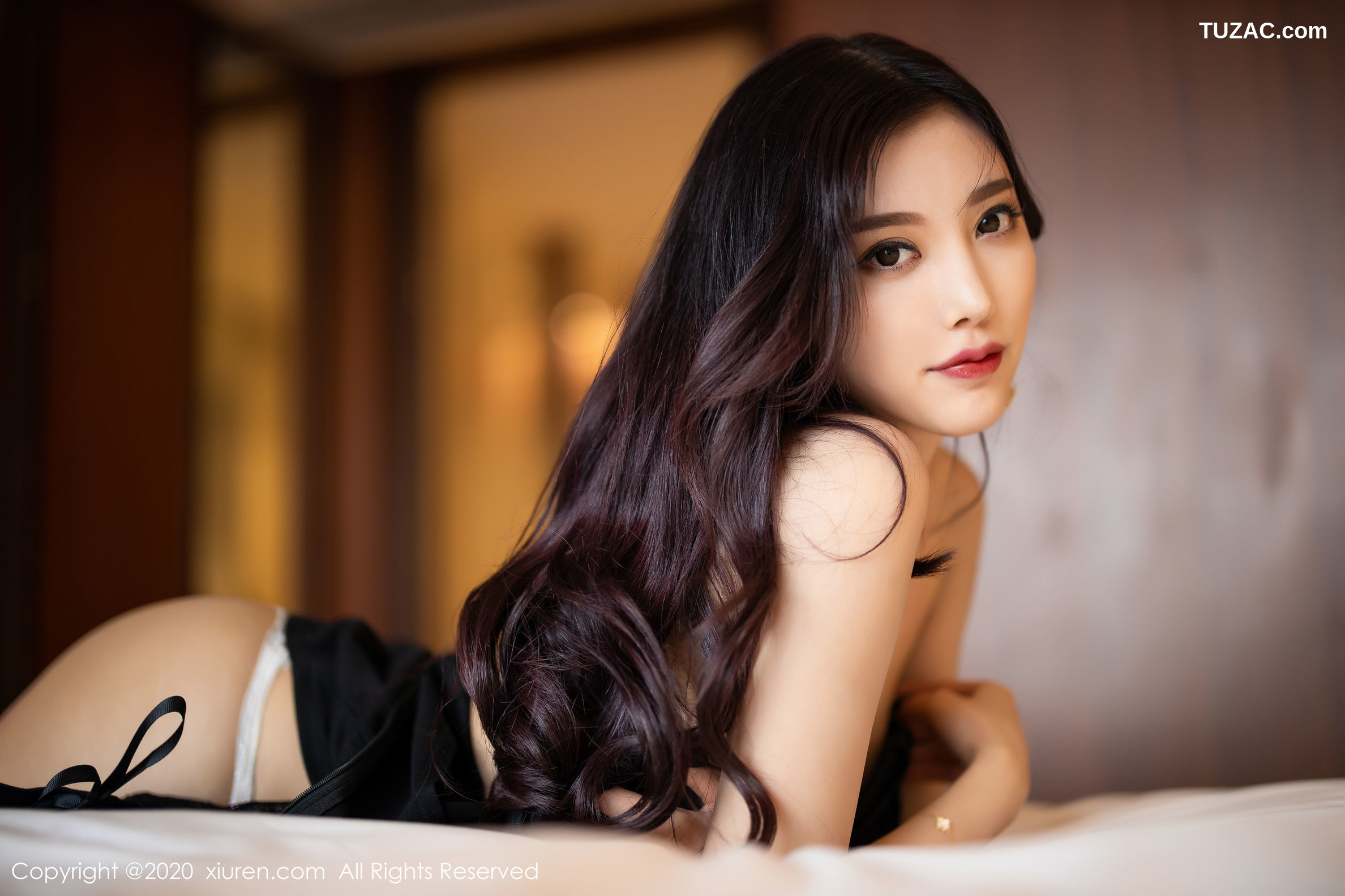 XiuRen秀人网-2137-杨晨晨-《黑色内衣与朦胧丝袜》-2020.04.08