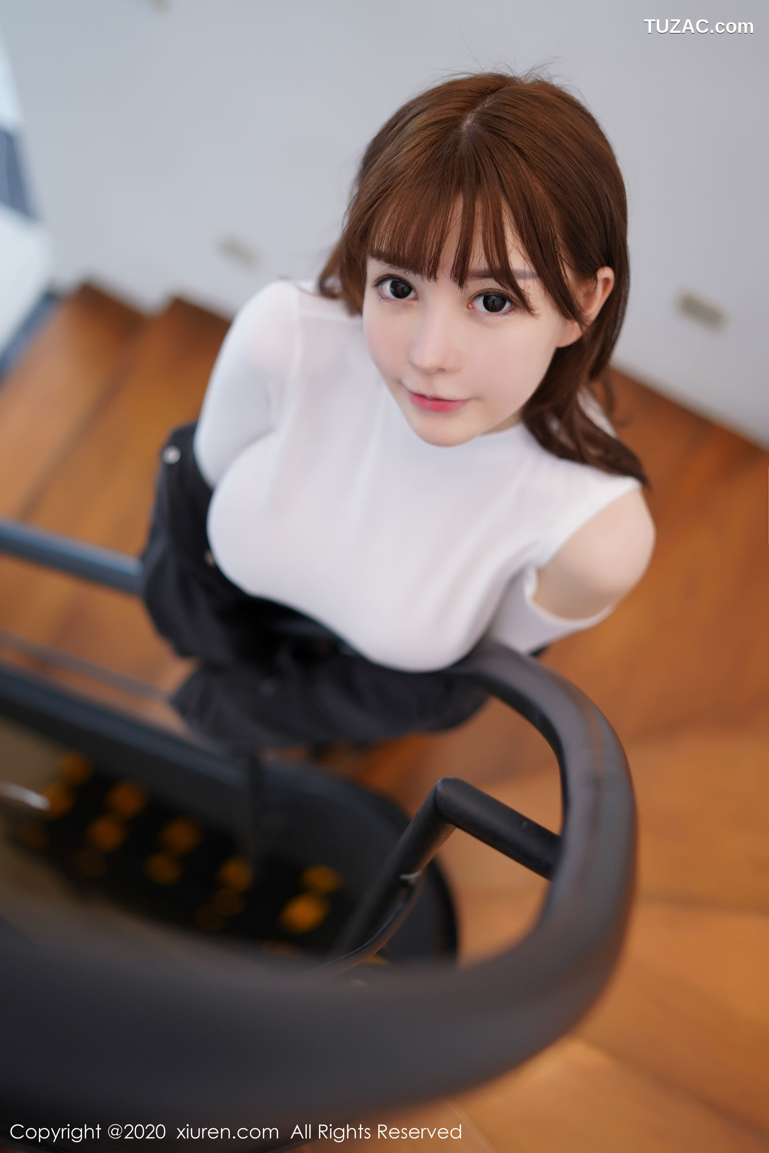 XiuRen秀人网-2147-Uu酱-《黑色外套系列》-2020.04.13