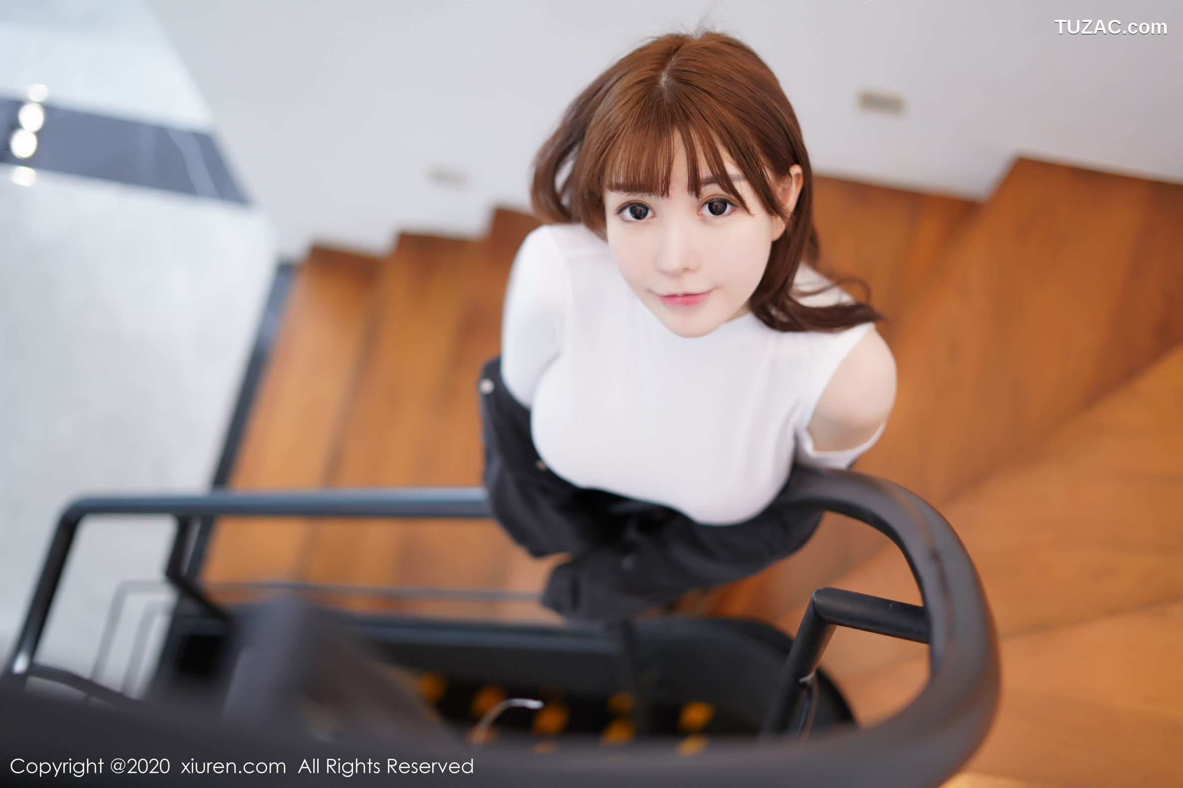 XiuRen秀人网-2147-Uu酱-《黑色外套系列》-2020.04.13