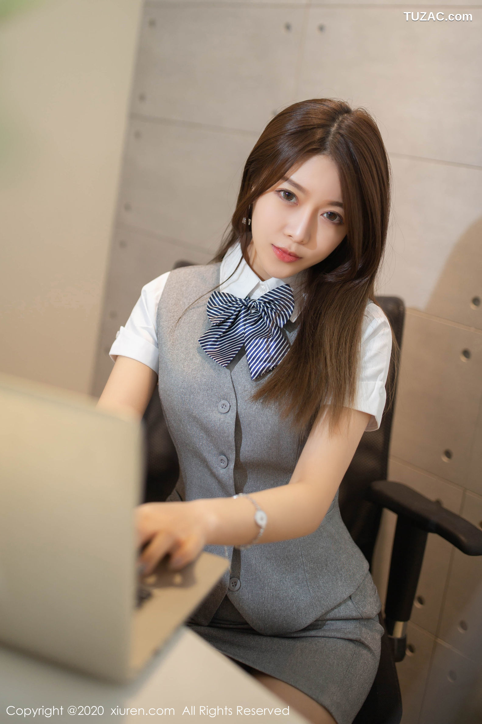 XiuRen秀人网-2159-夏诗雯Sally-《无法抵御的秘书OL》-2020.04.15