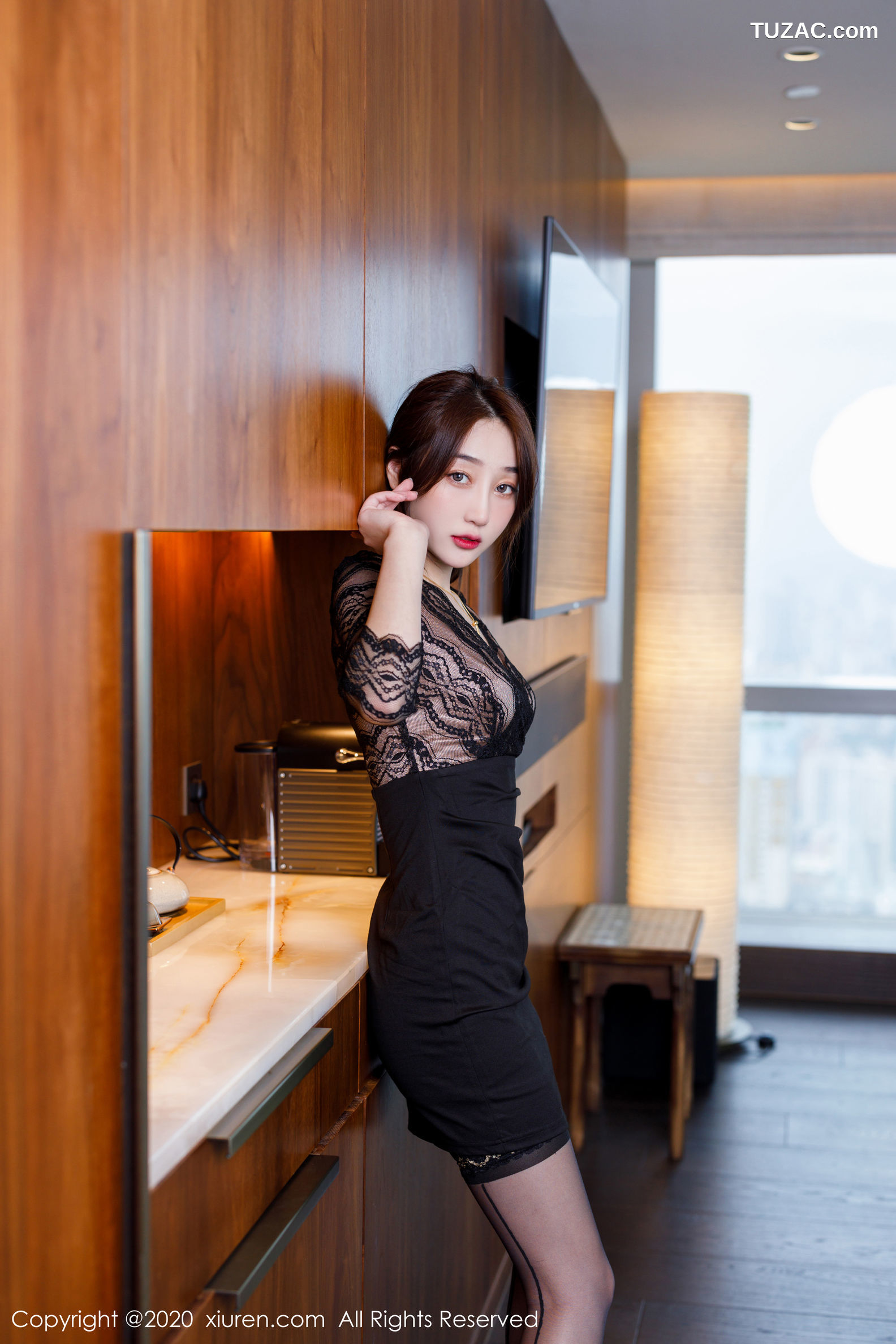 XiuRen秀人网-2166-九月生-《蕾丝黑丝美腿》-2020.04.17