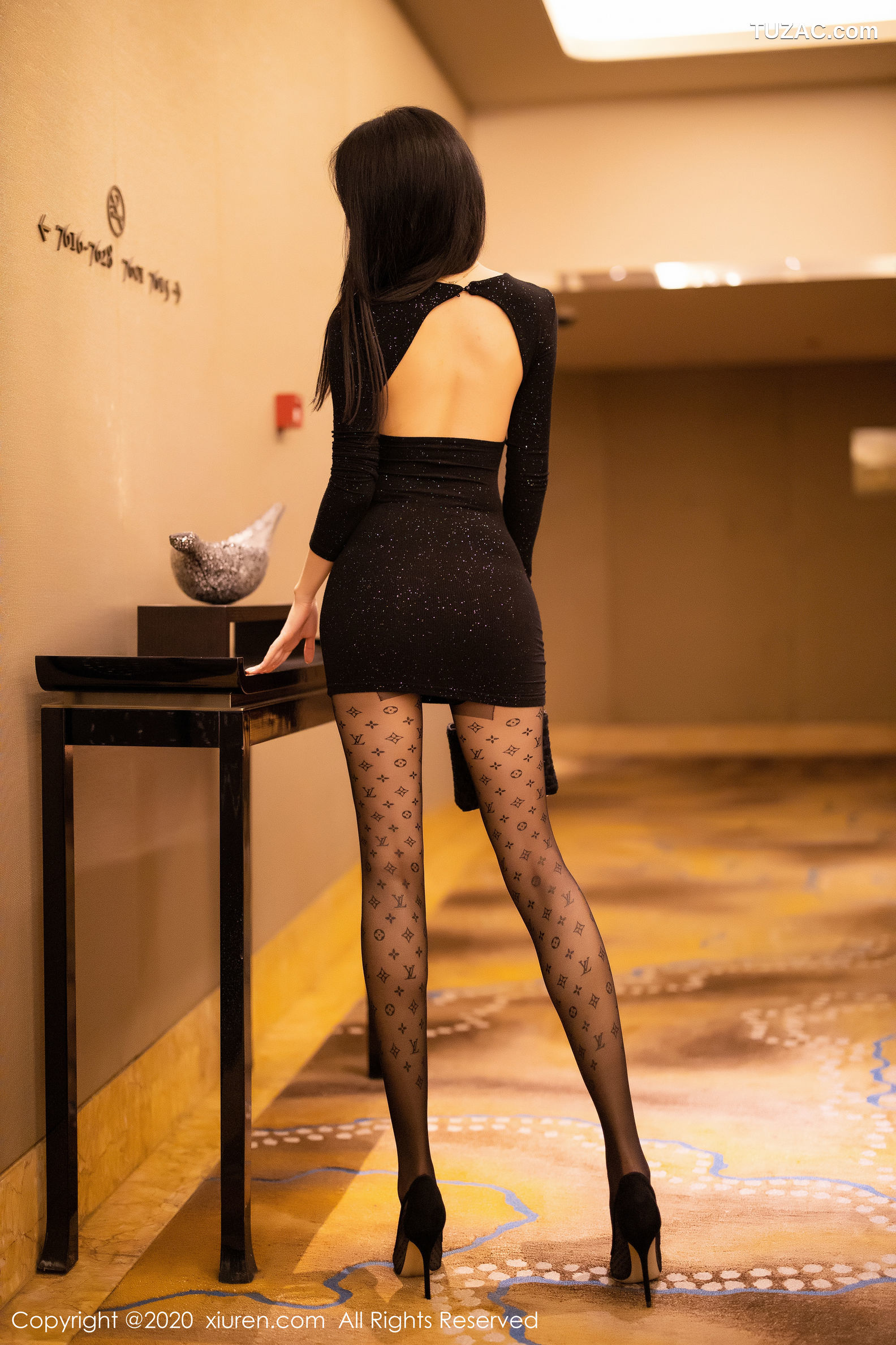 XiuRen秀人网-2174-Baby-《黑色的魅惑》-2020.04.21