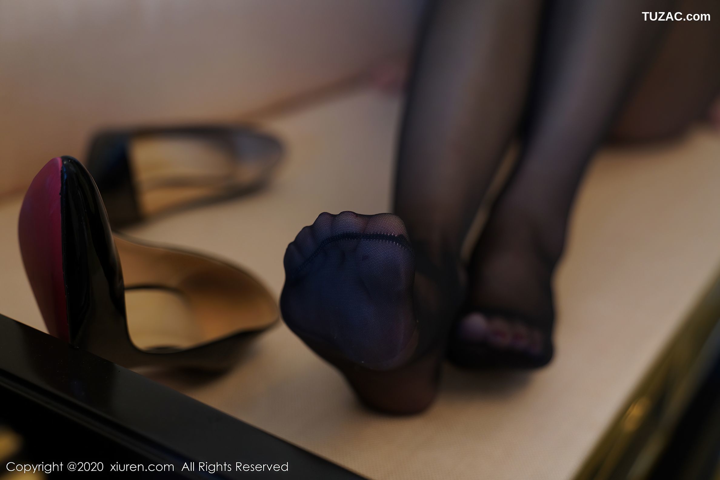 XiuRen秀人网-2354-果儿-《职业装OL主题写真》-2020.07.22