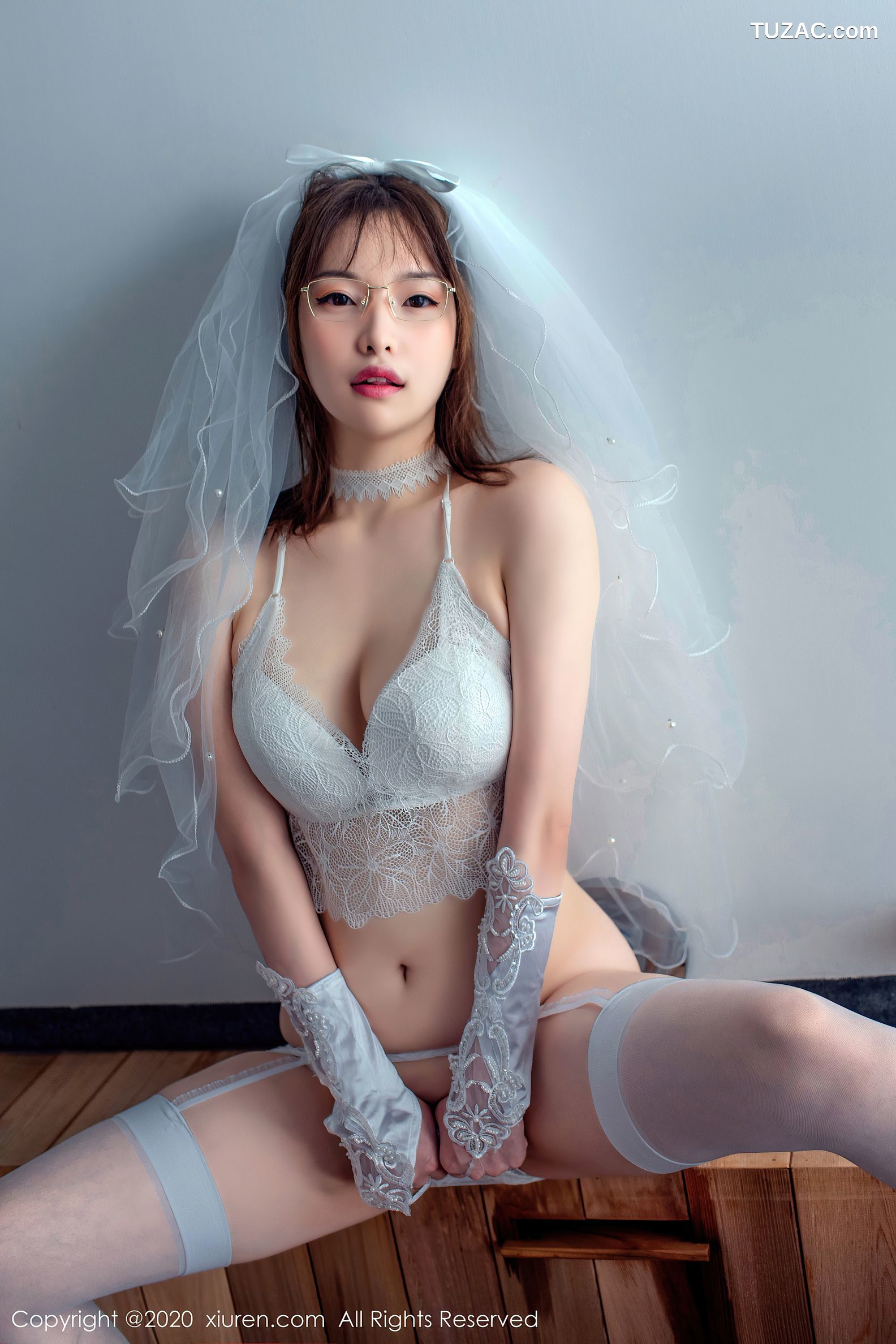 XiuRen秀人网-2359-小宣Fancy-《一个无比诱惑的妹子》-2020.07.23