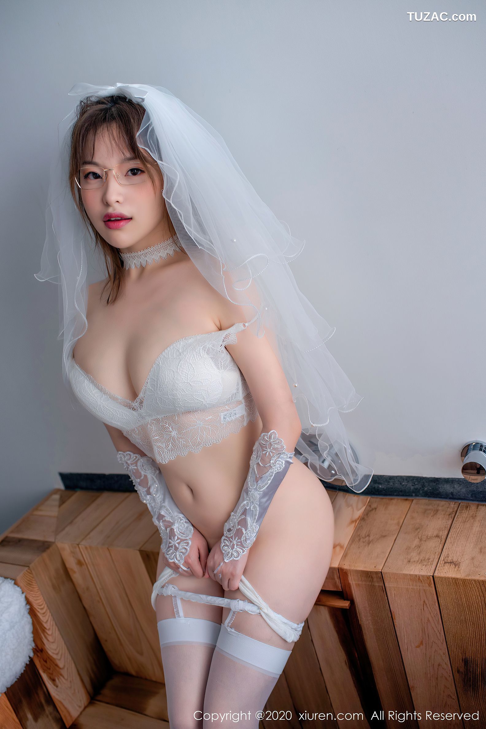 XiuRen秀人网-2359-小宣Fancy-《一个无比诱惑的妹子》-2020.07.23
