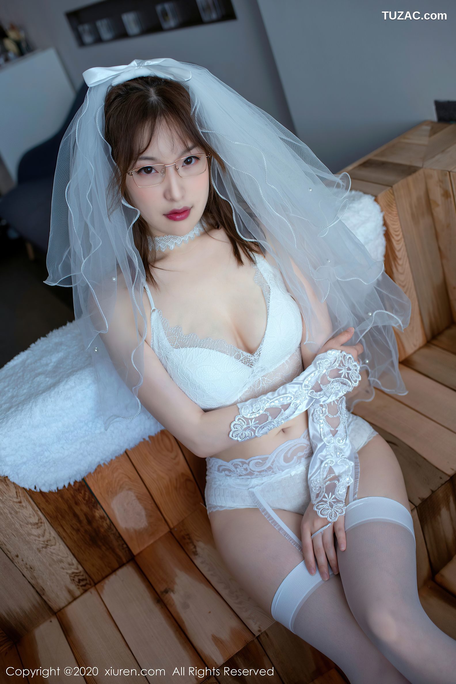 XiuRen秀人网-2359-小宣Fancy-《一个无比诱惑的妹子》-2020.07.23