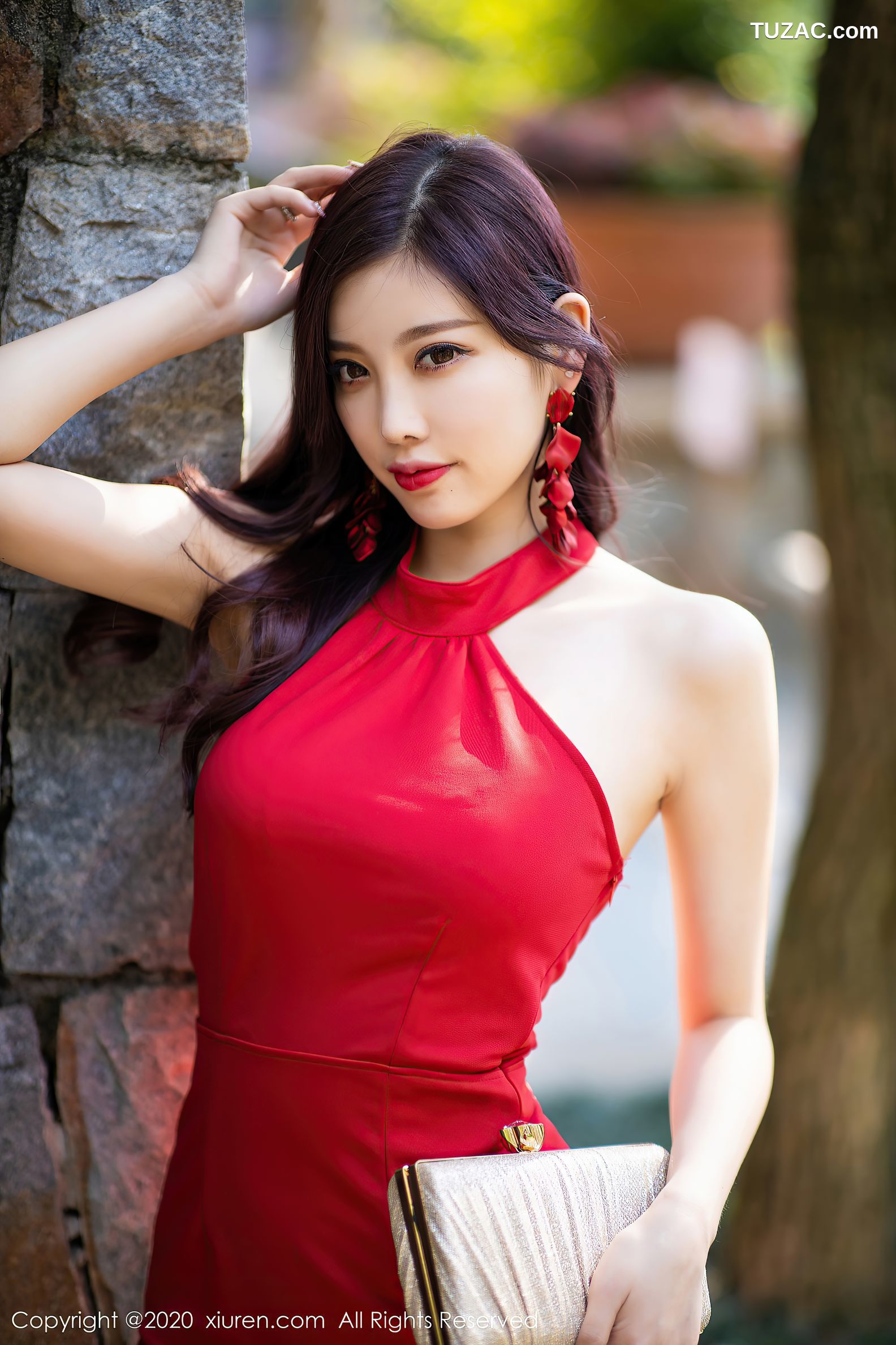 XiuRen秀人网-2373-杨晨晨-《鲜艳的猩红吊裙》-2020.07.27