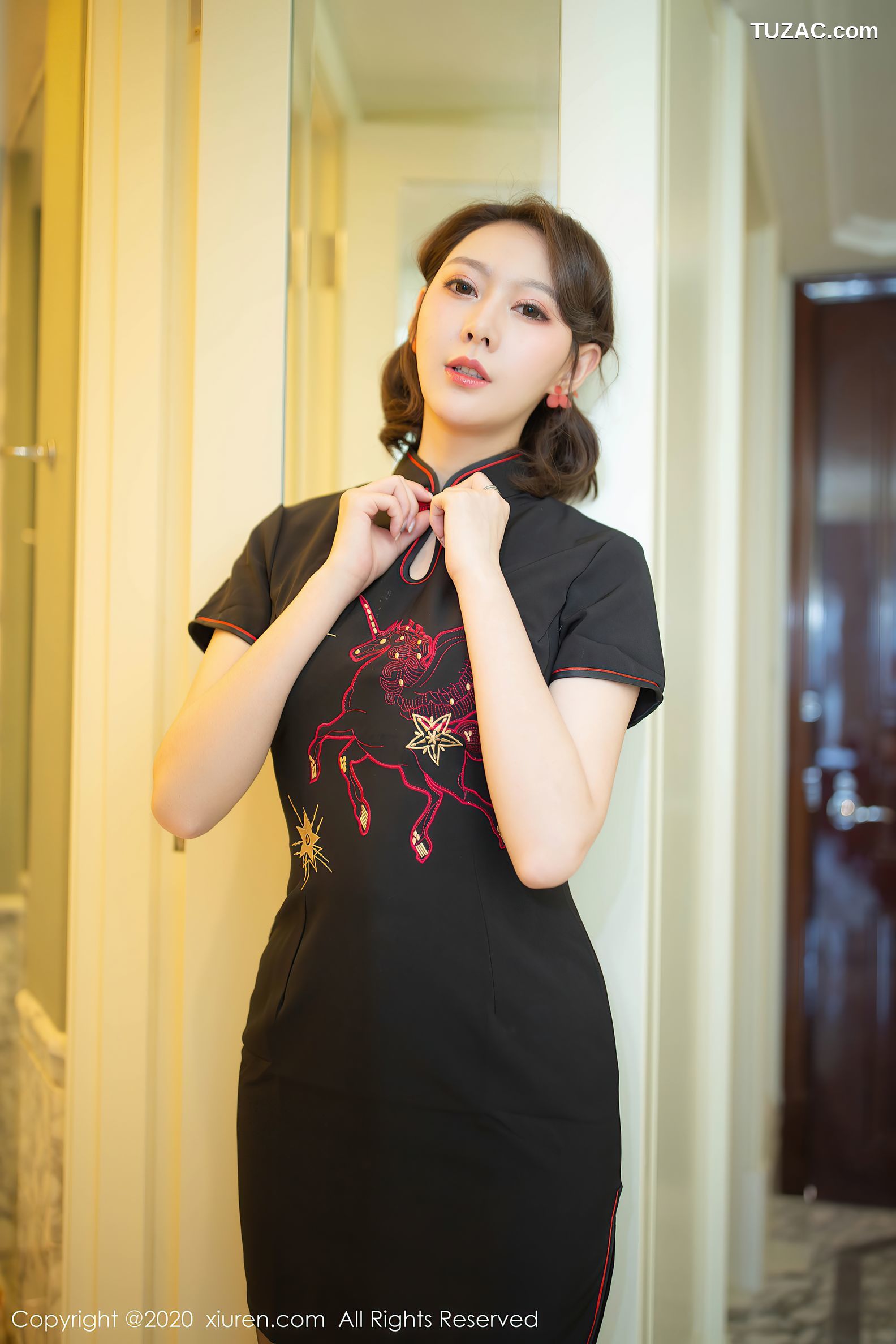 XiuRen秀人网-2379-艺轩-《典雅旗袍系列》-2020.07.28