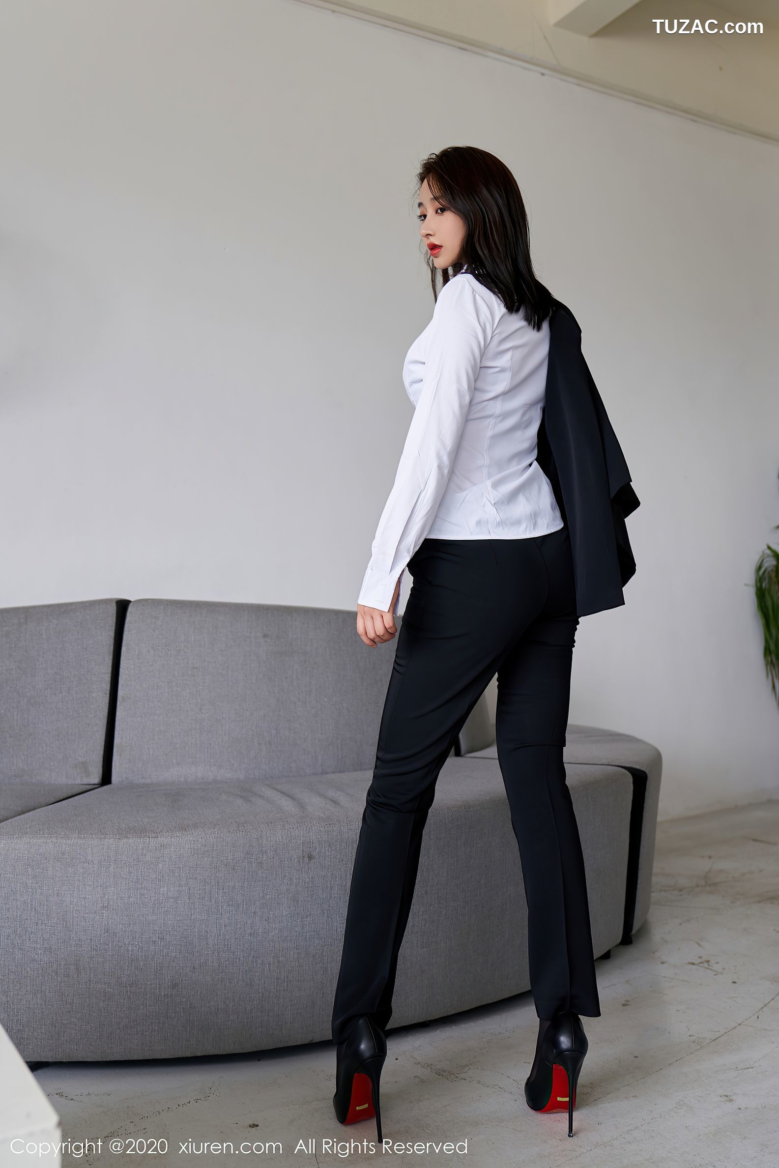 XiuRen秀人网-2392-林子欣Freya-《白领制服系列》-2020.07.31