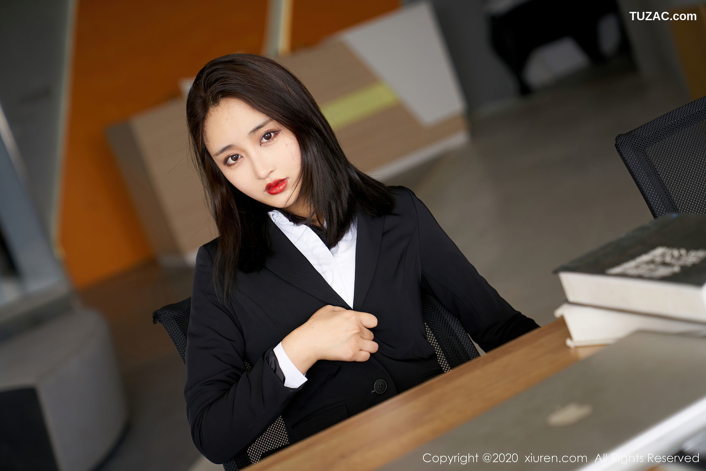 XiuRen秀人网-2392-林子欣Freya-《白领制服系列》-2020.07.31