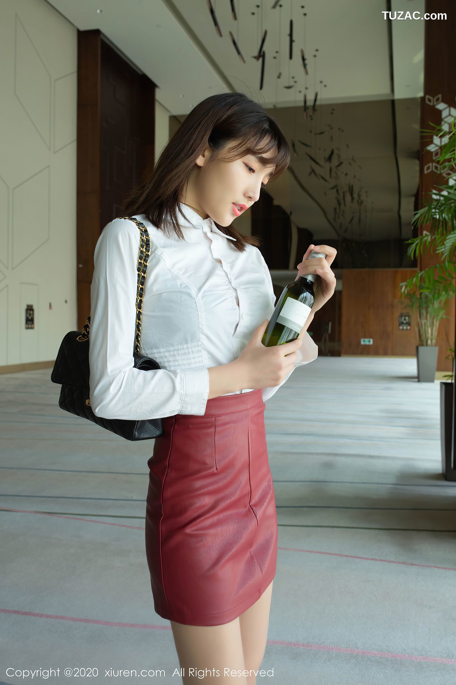 XiuRen秀人网-2393-陆萱萱-《酒后女孩主题系列》-2020.07.31