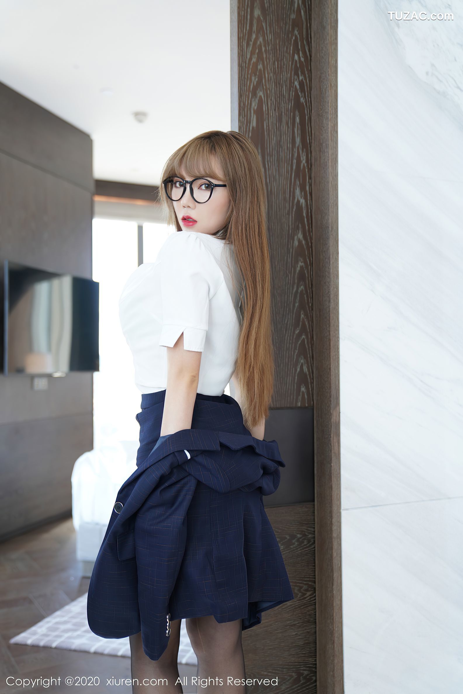 XiuRen秀人网-2396-柴婉艺-《性感职业制服OL酒店写真》-2020.08.03