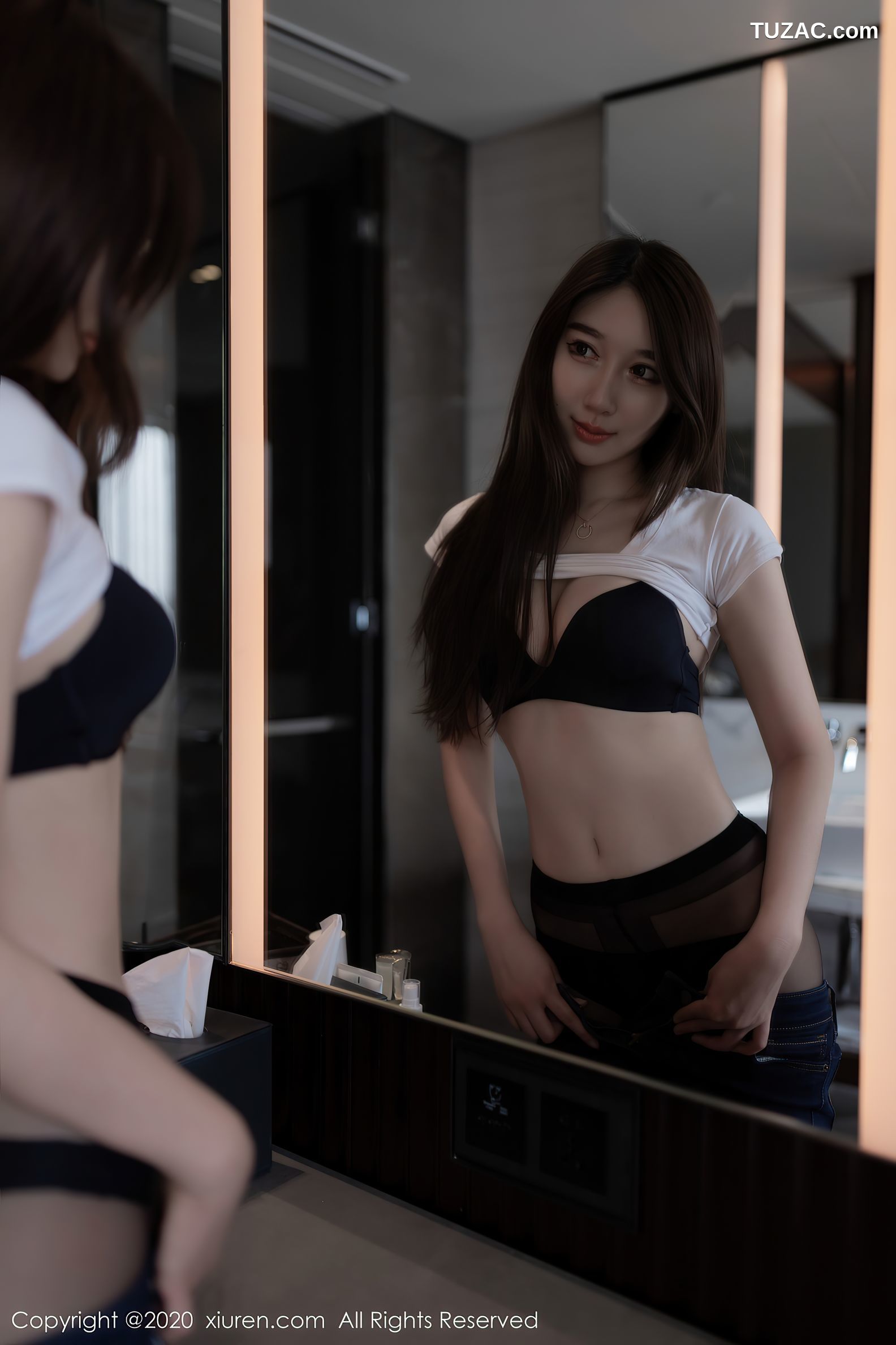 XiuRen秀人网-2406-Victoria志玲-《魅惑黑丝包裹的美臀秀足》-2020.08.05
