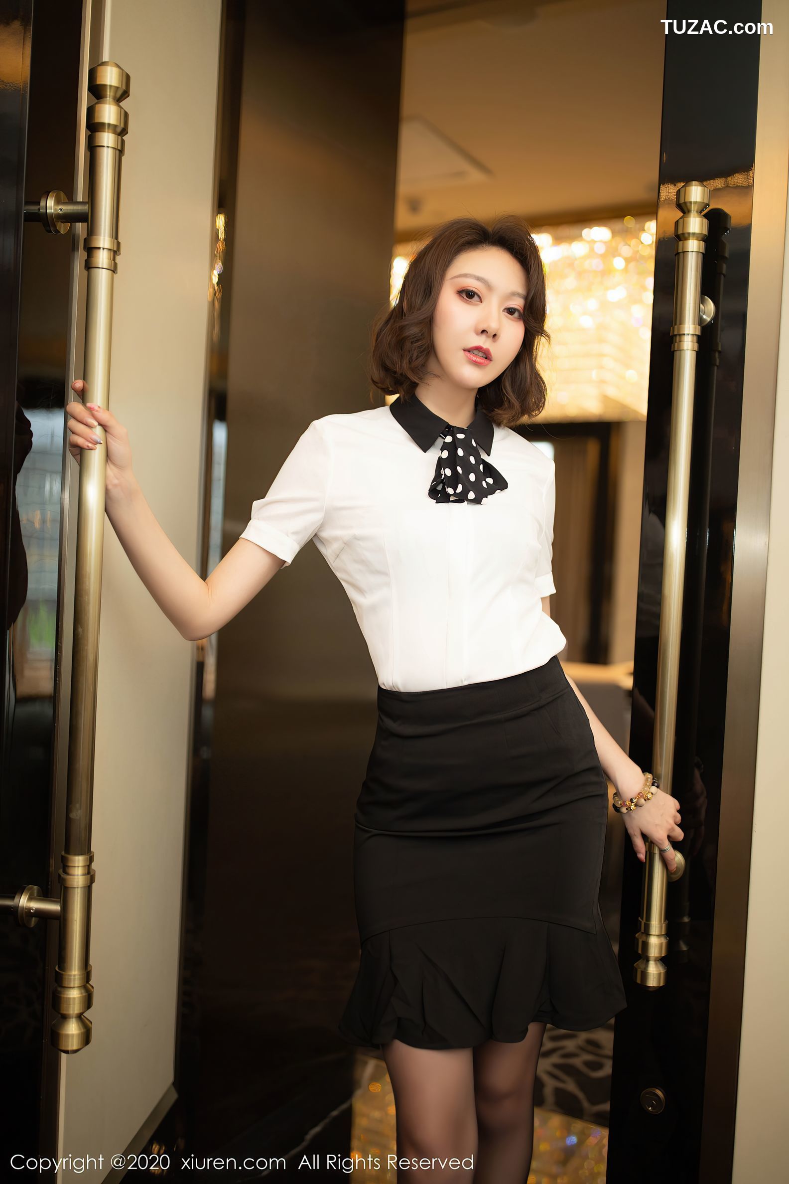 XiuRen秀人网-2422-艺轩-《宝丽嘉0系列》-2020.08.10