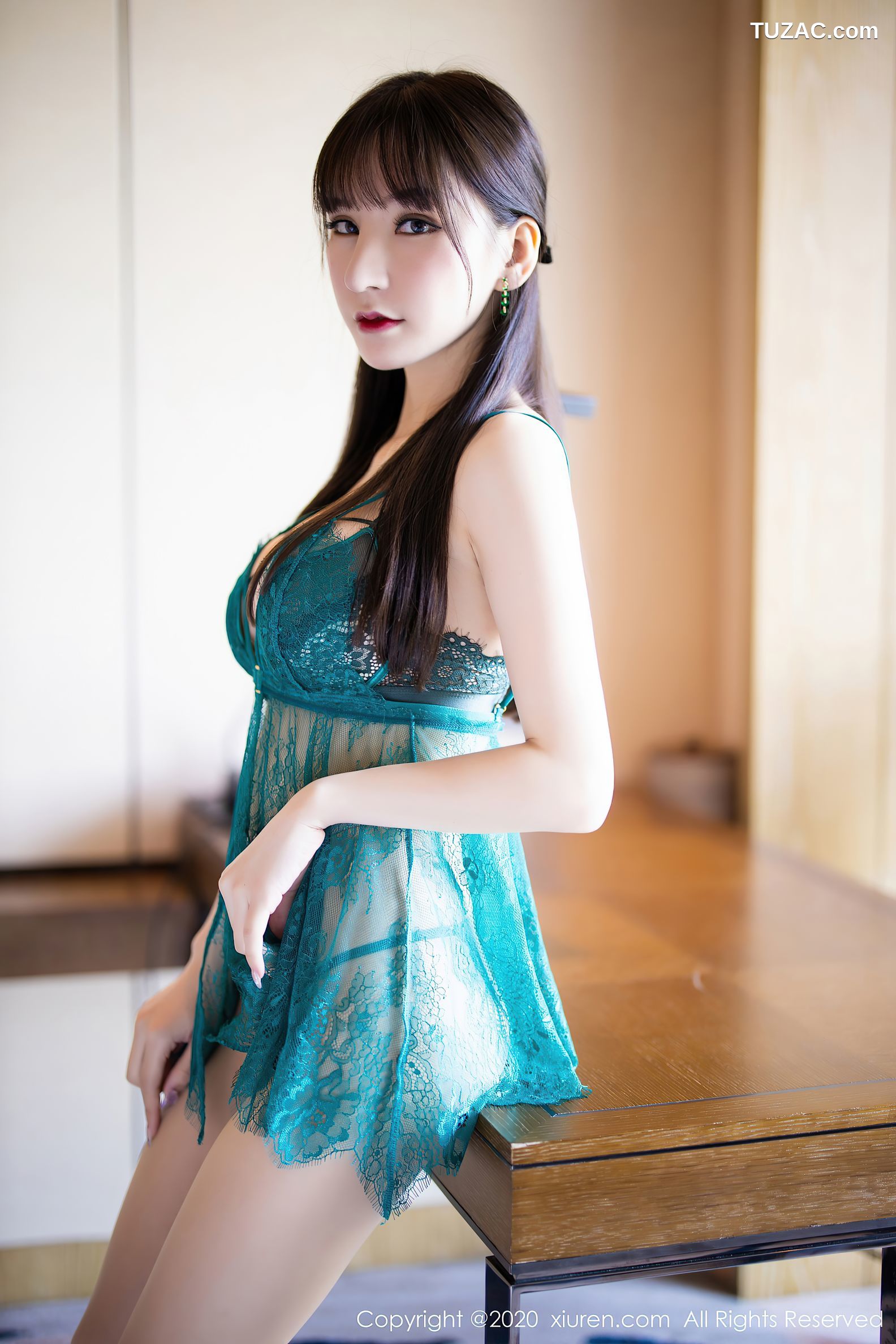 XiuRen秀人网-2423-周于希-《孔雀色的精致镂空服饰》-2020.08.10