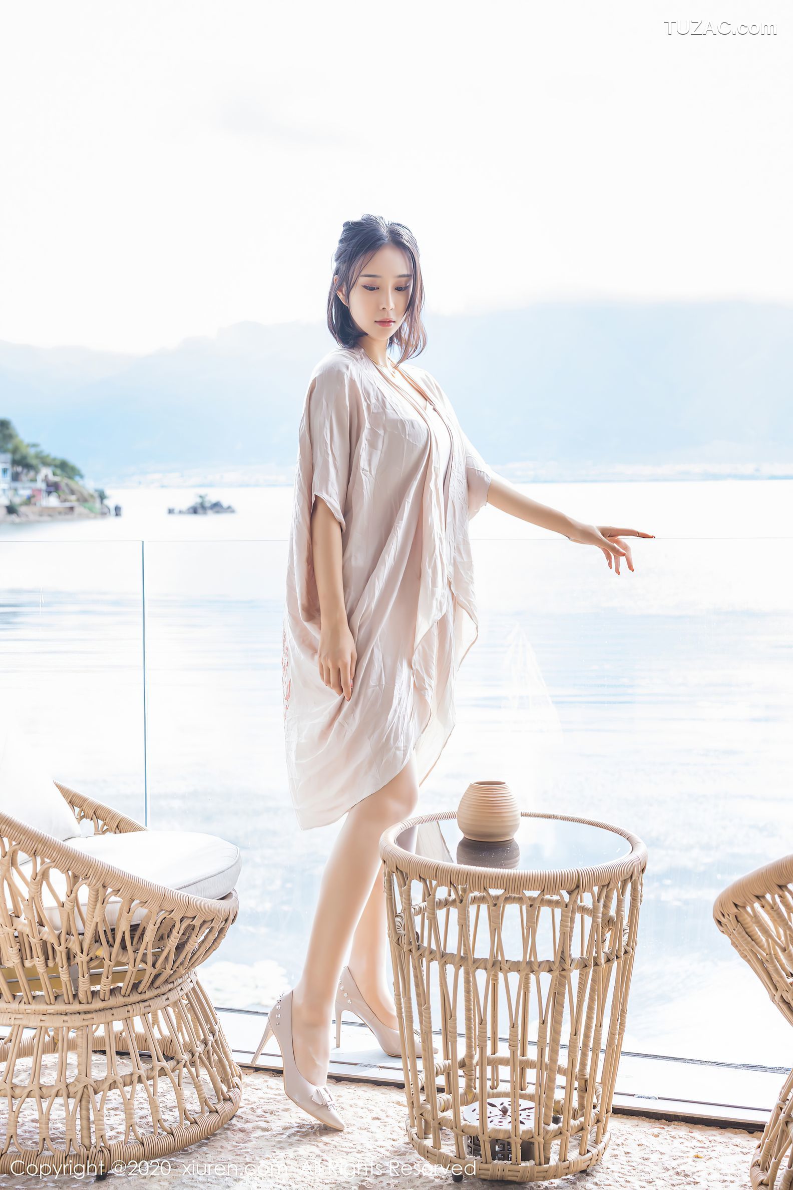 XiuRen秀人网-2426-蓝夏Akasha-《白色吊带与朦胧丝袜的极致魅惑》-2020.08.11