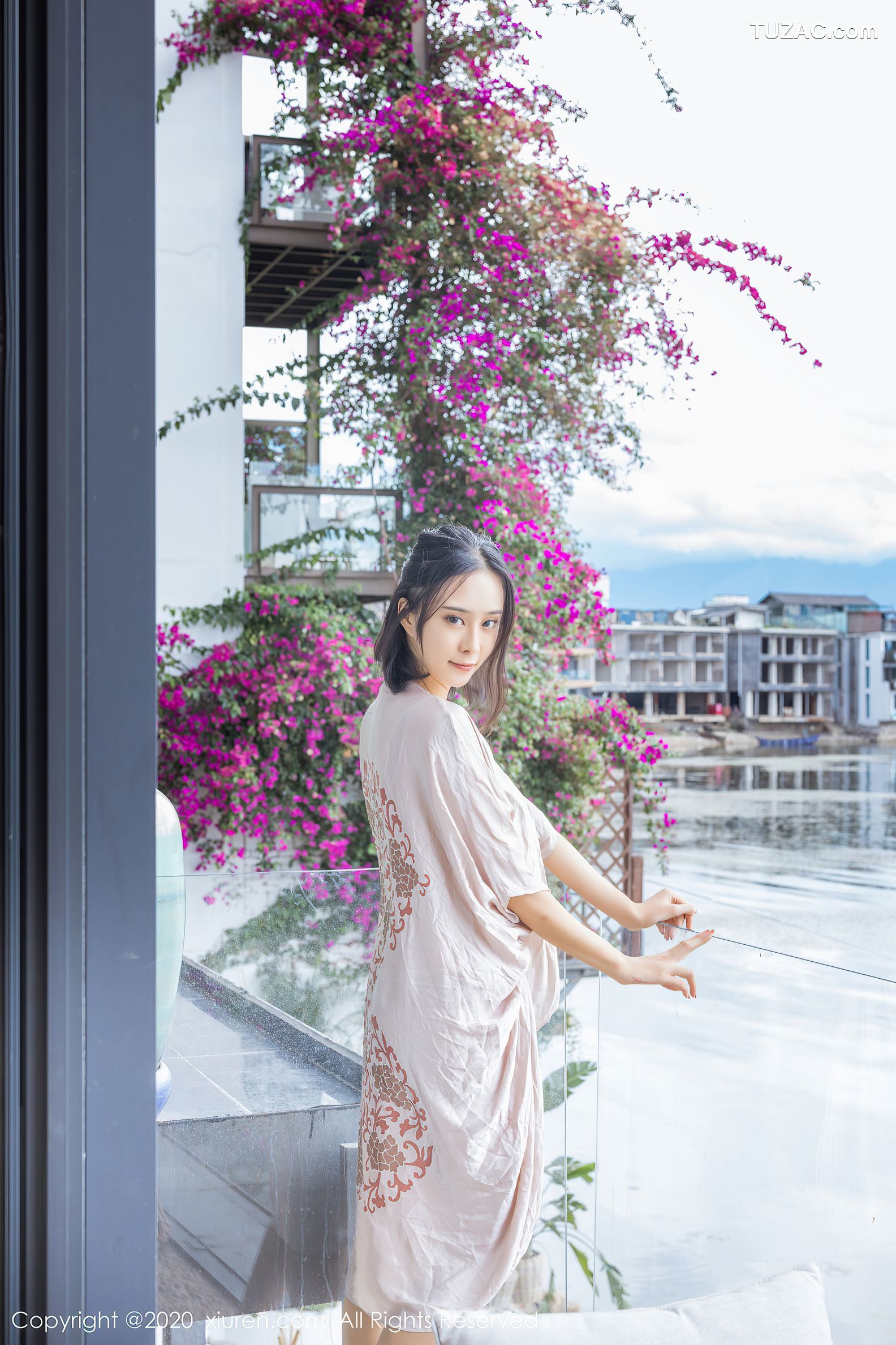 XiuRen秀人网-2426-蓝夏Akasha-《白色吊带与朦胧丝袜的极致魅惑》-2020.08.11