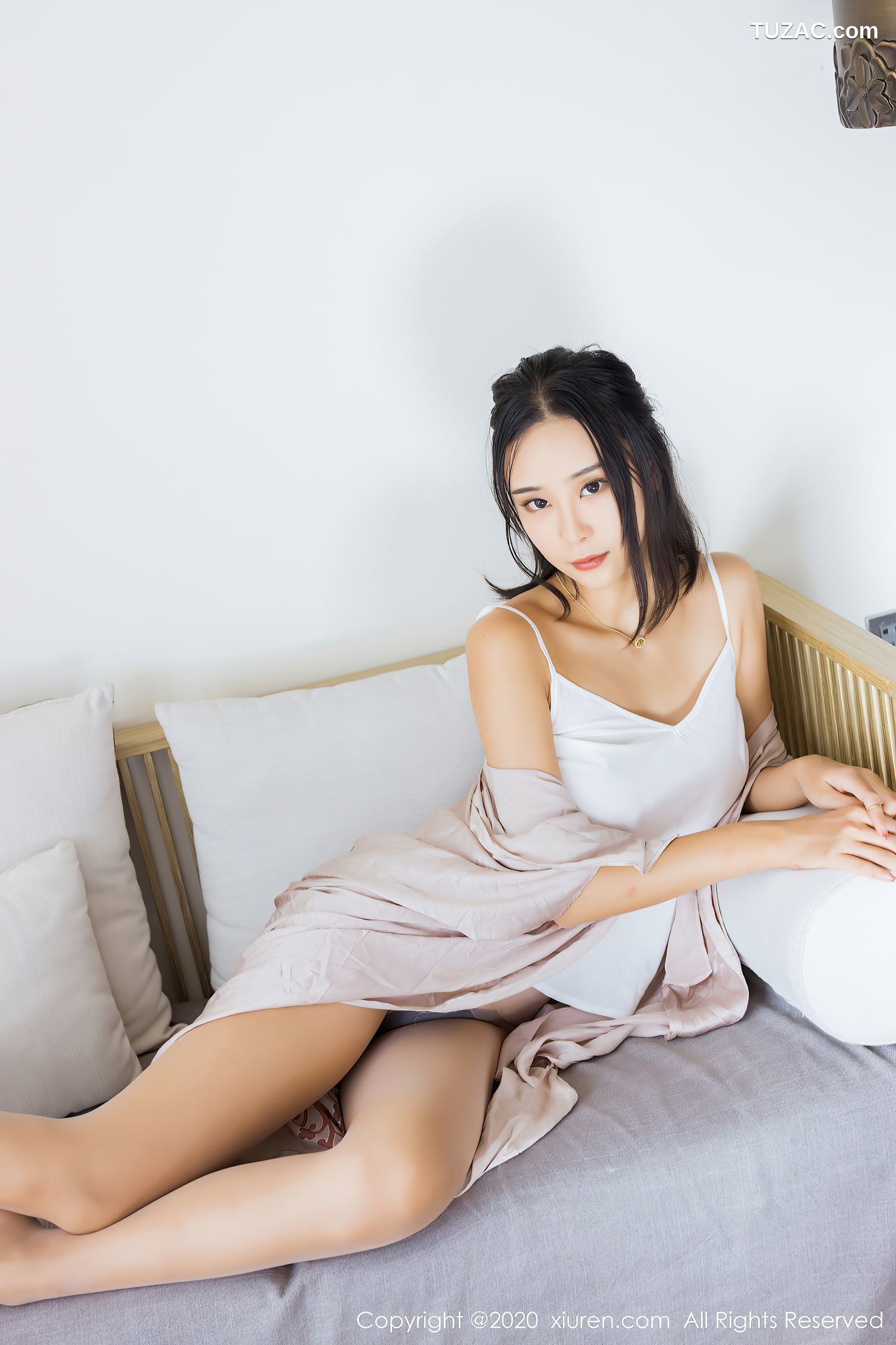 XiuRen秀人网-2426-蓝夏Akasha-《白色吊带与朦胧丝袜的极致魅惑》-2020.08.11