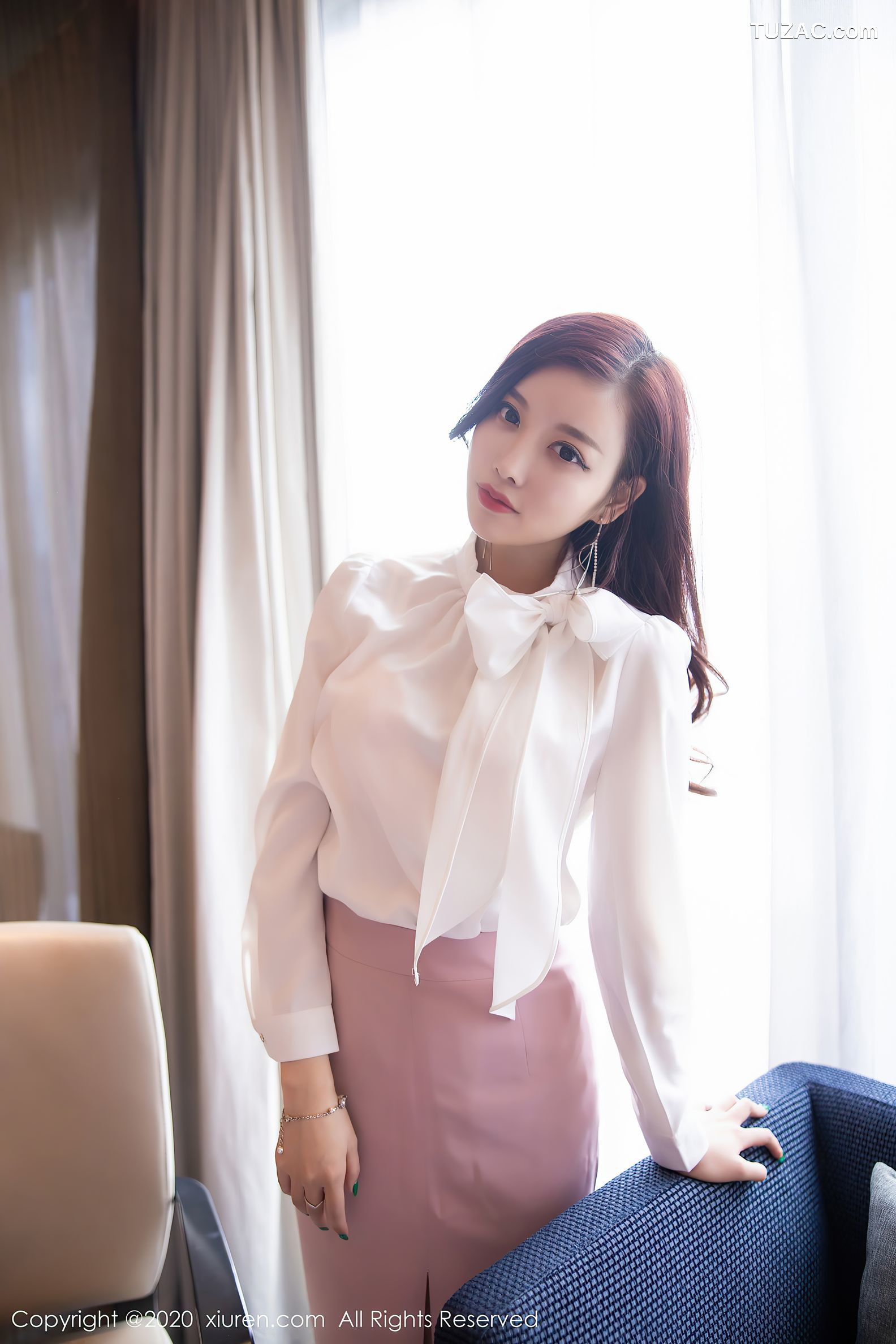XiuRen秀人网-2431-杨晨晨-《秀丽绝俗的颜值与双眸》-2020.08.11