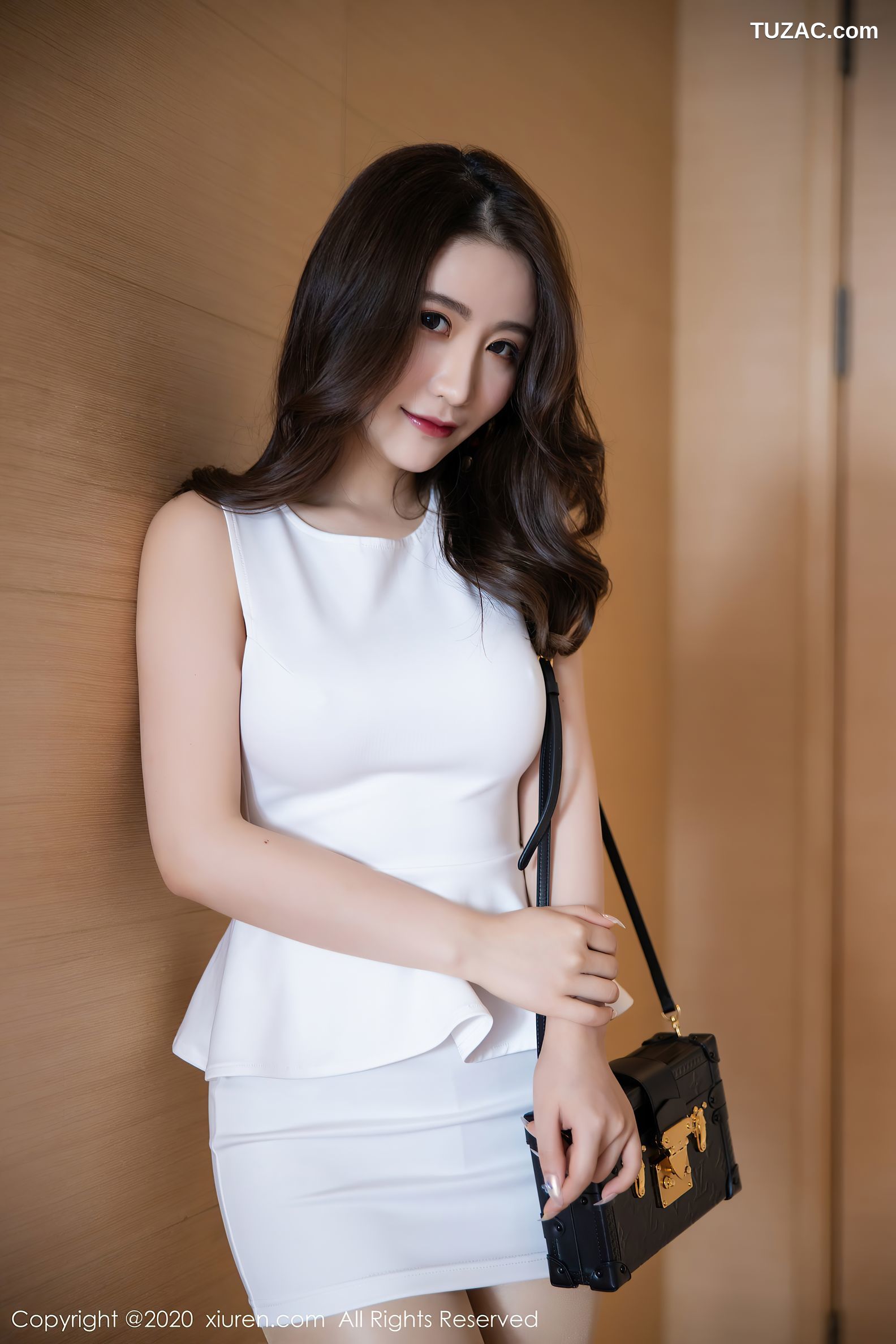 XiuRen秀人网-2441-绯月樱-《丝袜玉足修长曼妙》-2020.08.13