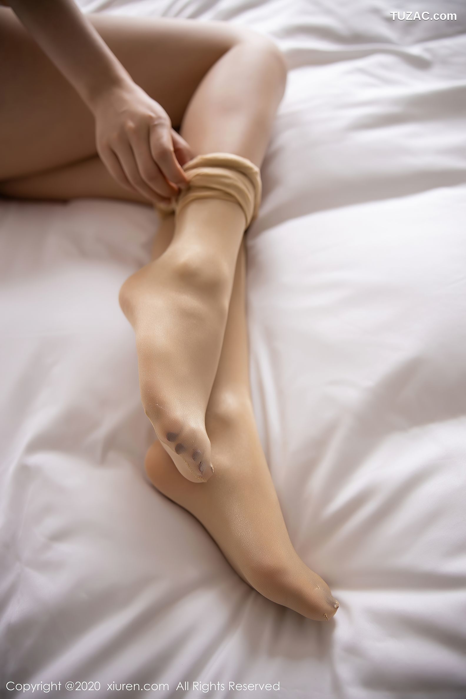 XiuRen秀人网-2441-绯月樱-《丝袜玉足修长曼妙》-2020.08.13